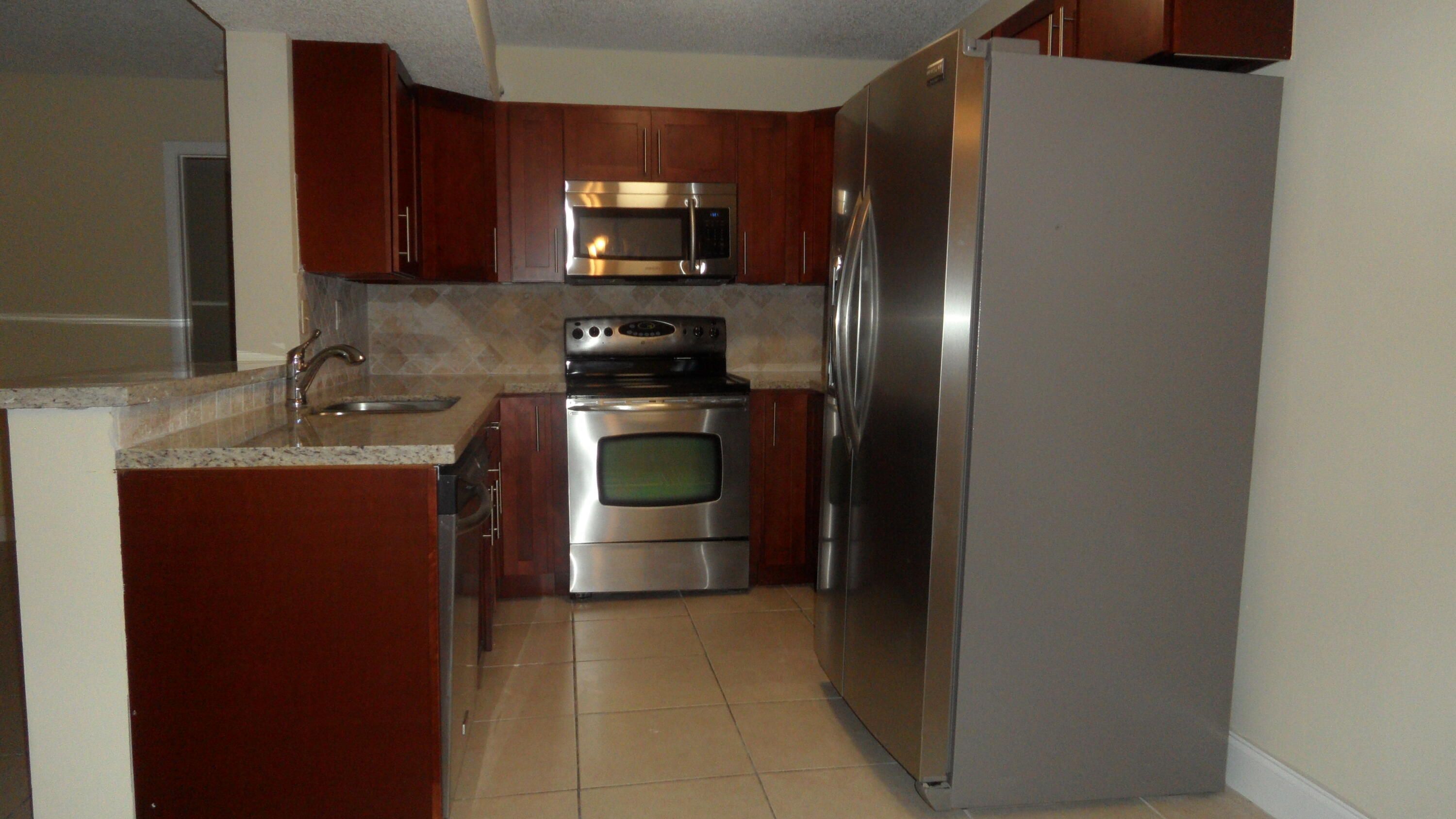 PALMS OF PEMBROKE CONDO - Residential Lease