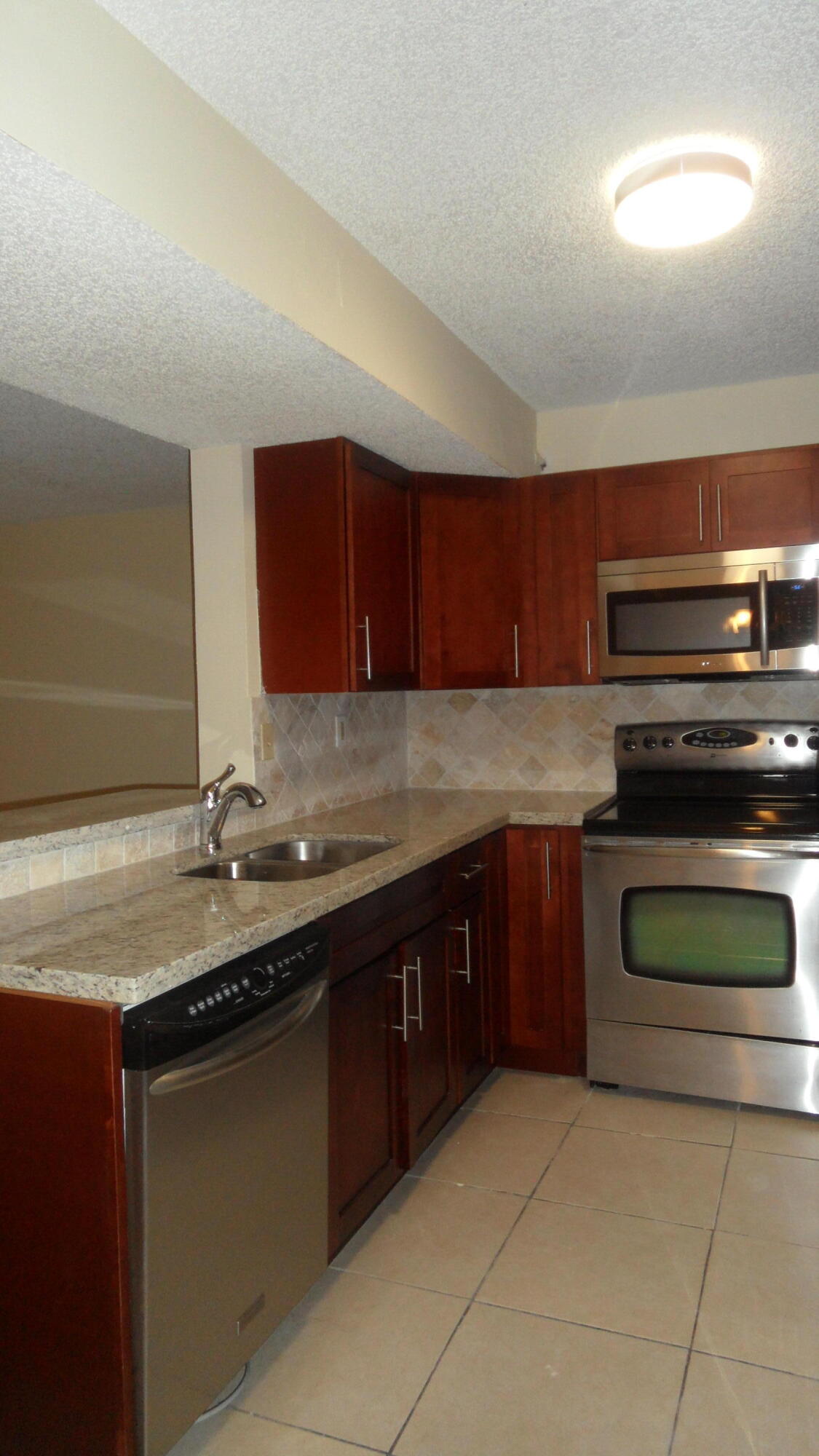 PALMS OF PEMBROKE CONDO - Residential Lease