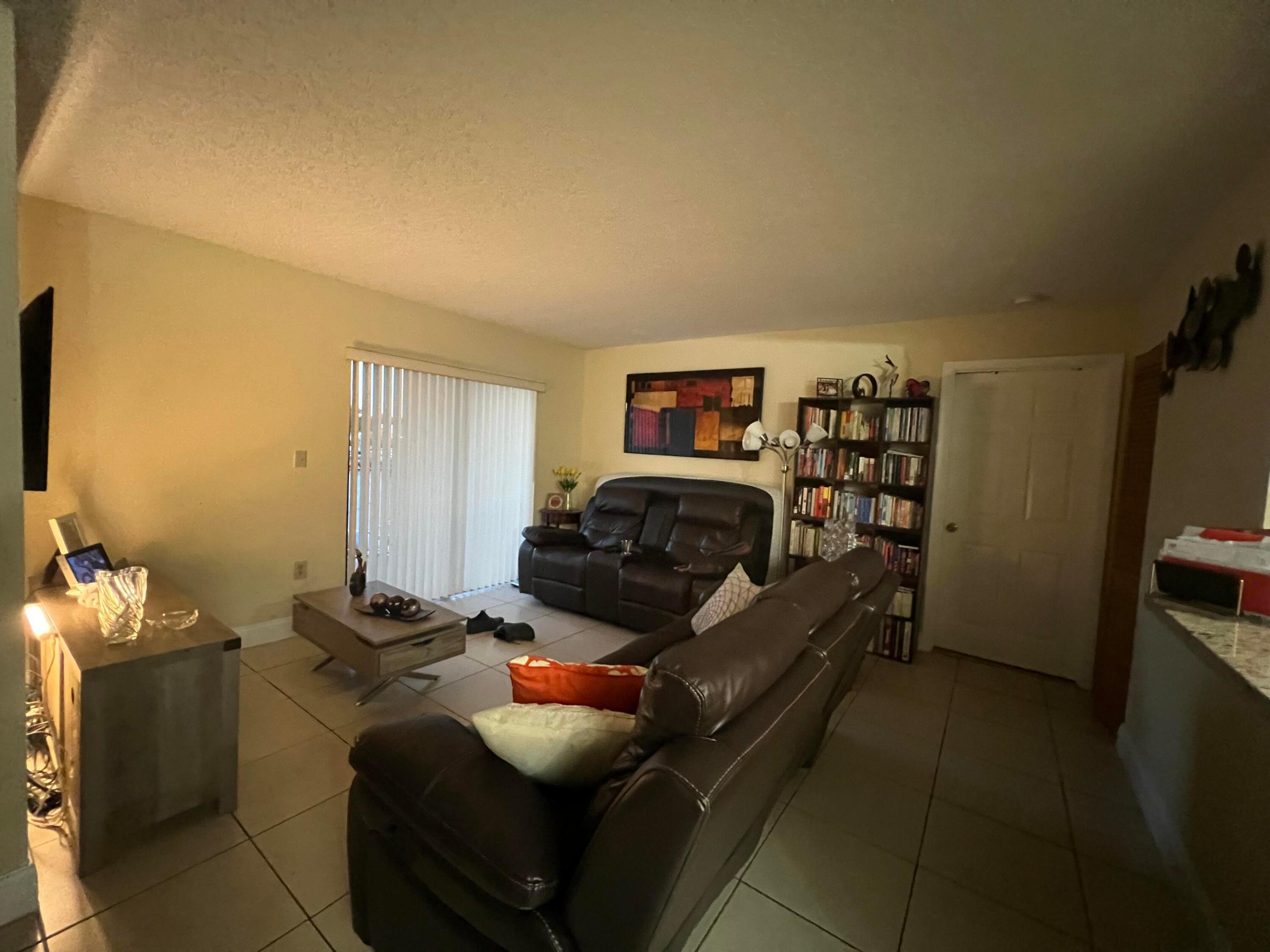 PALMS OF PEMBROKE CONDO - Residential Lease