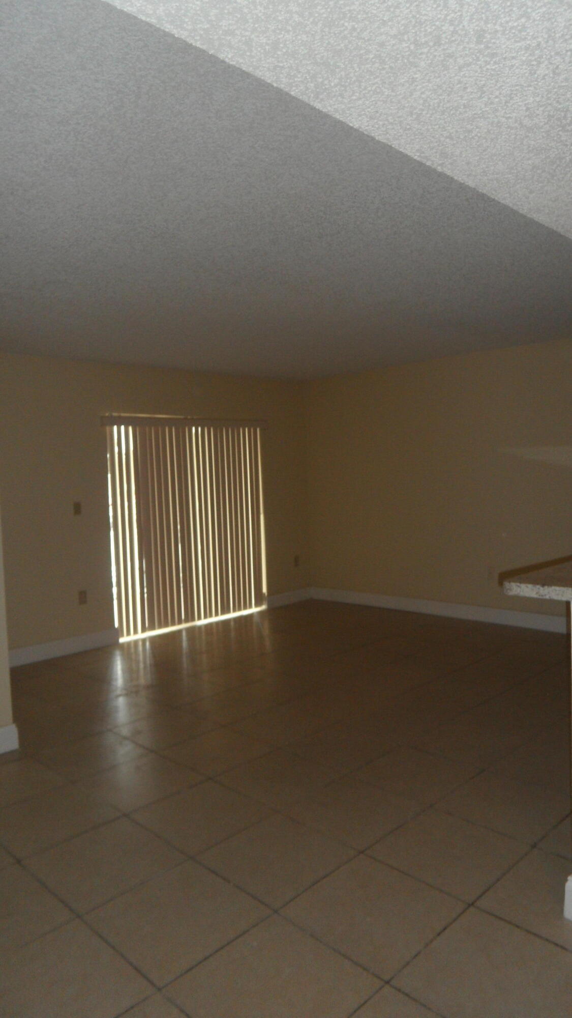 PALMS OF PEMBROKE CONDO - Residential Lease