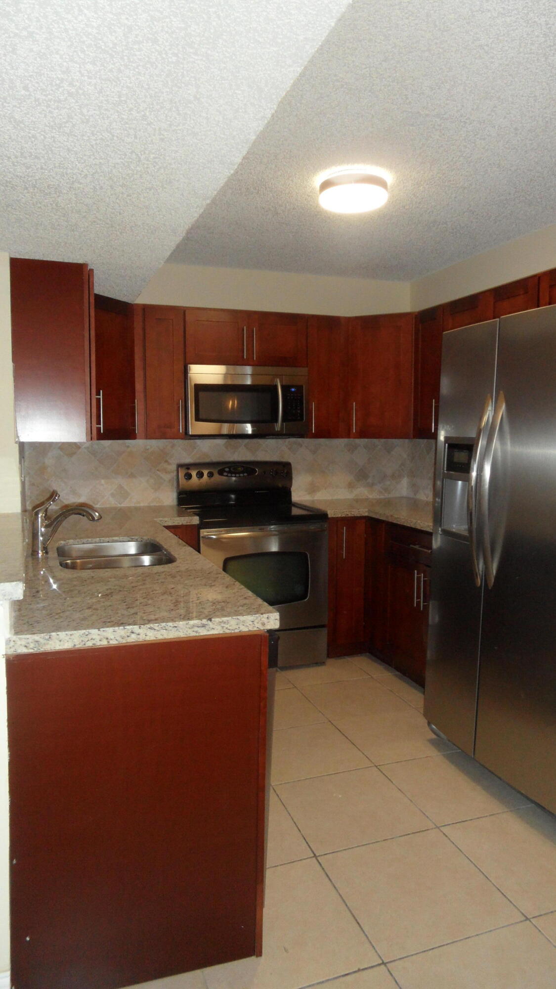 PALMS OF PEMBROKE CONDO - Residential Lease