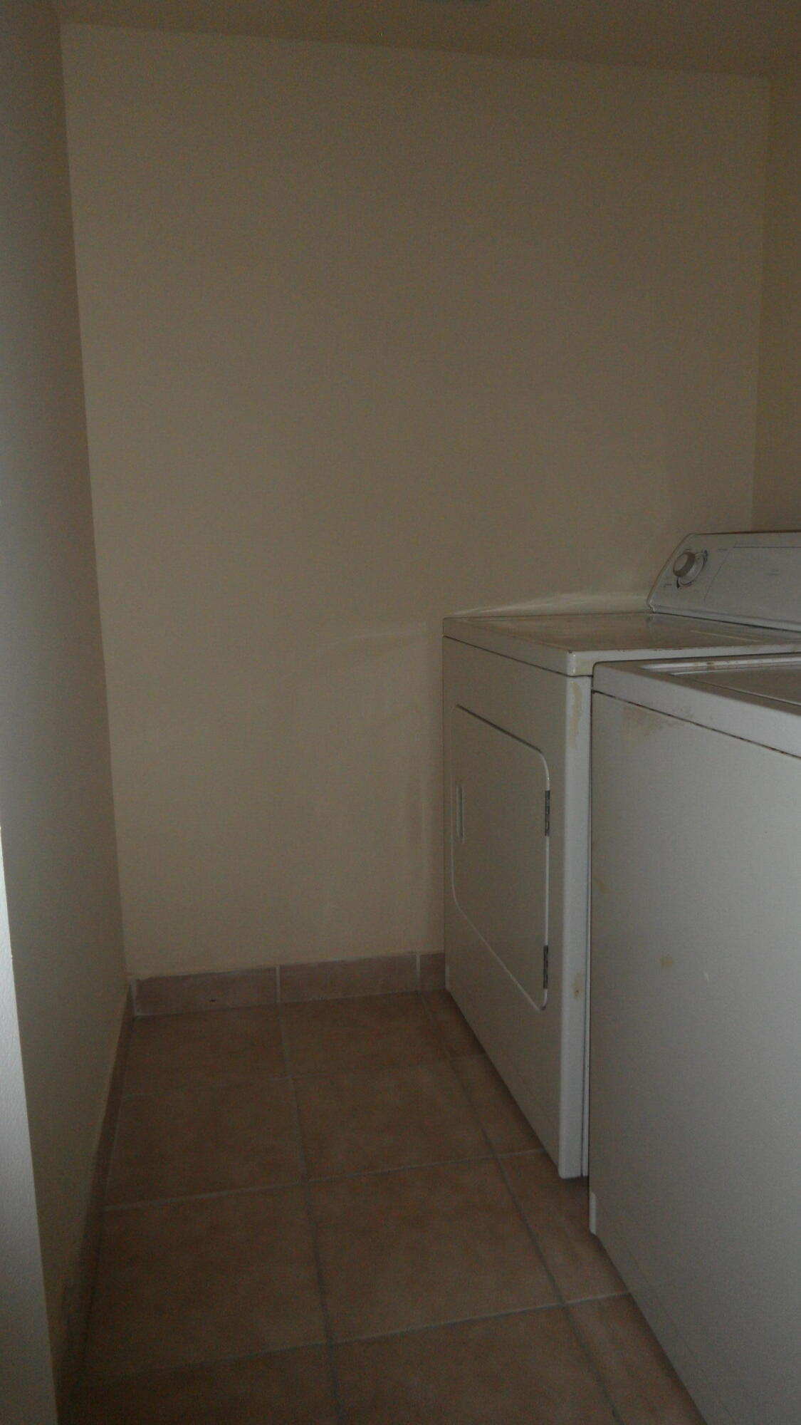 PALMS OF PEMBROKE CONDO - Residential Lease