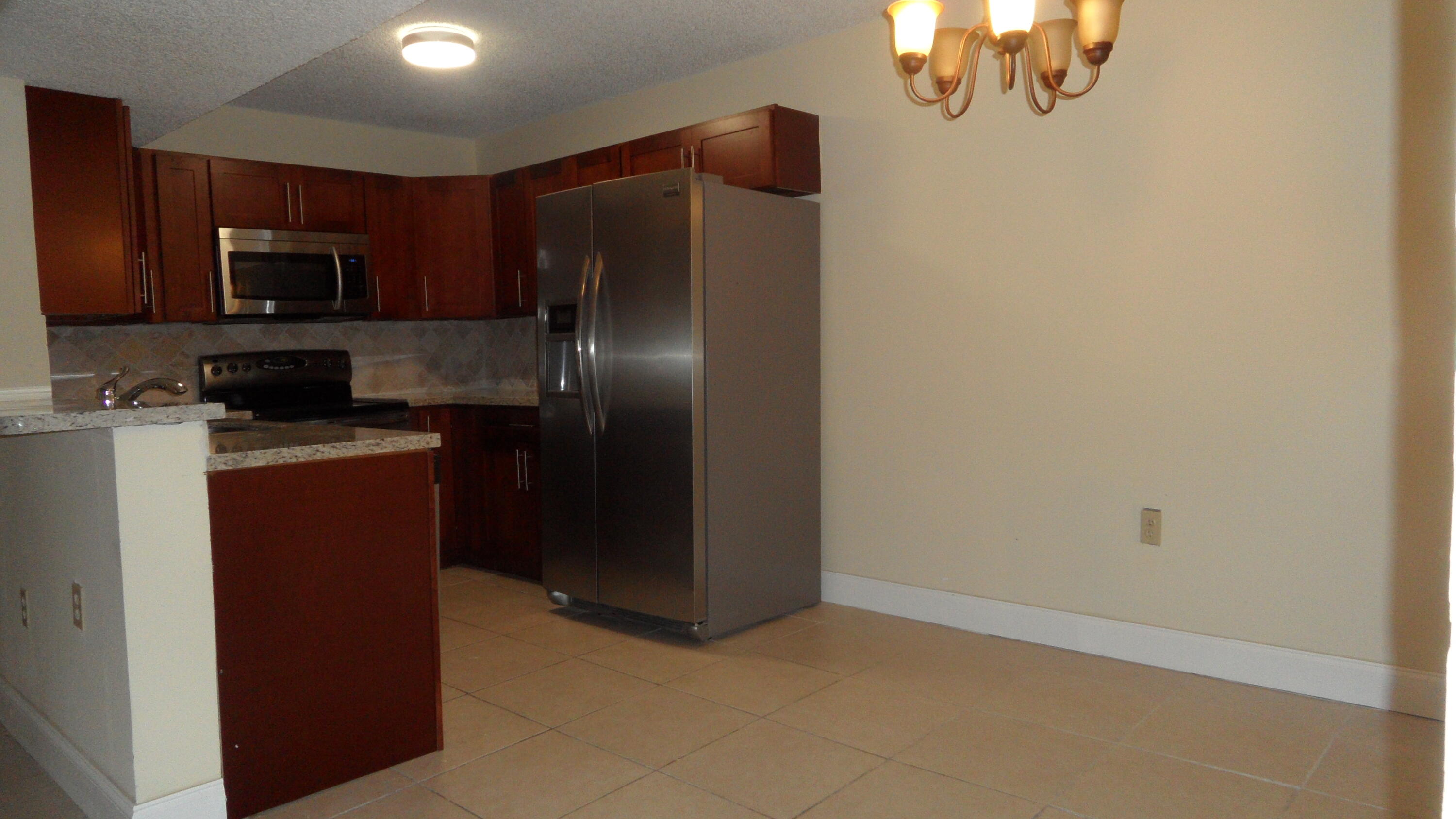 PALMS OF PEMBROKE CONDO - Residential Lease