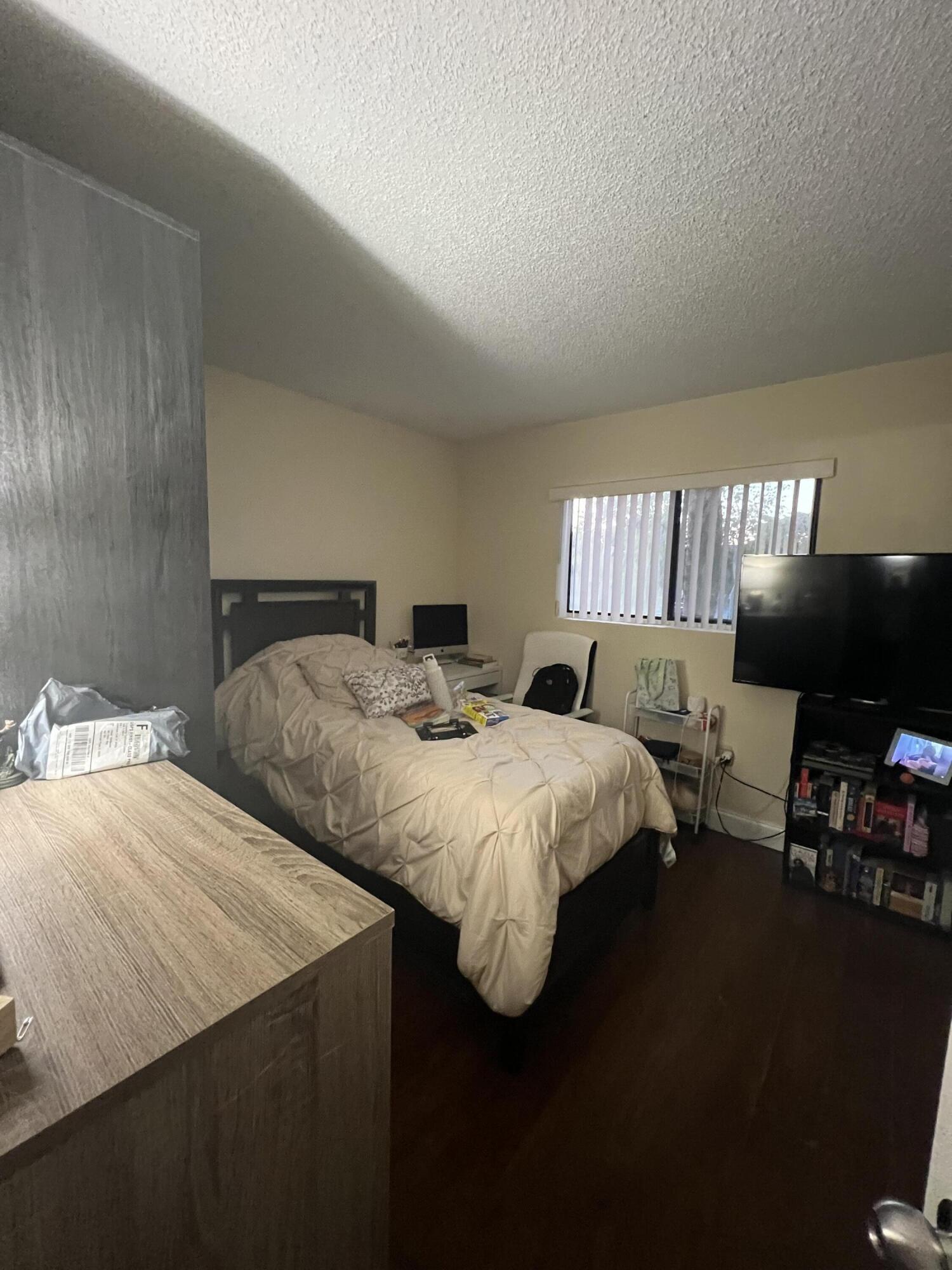PALMS OF PEMBROKE CONDO - Residential Lease