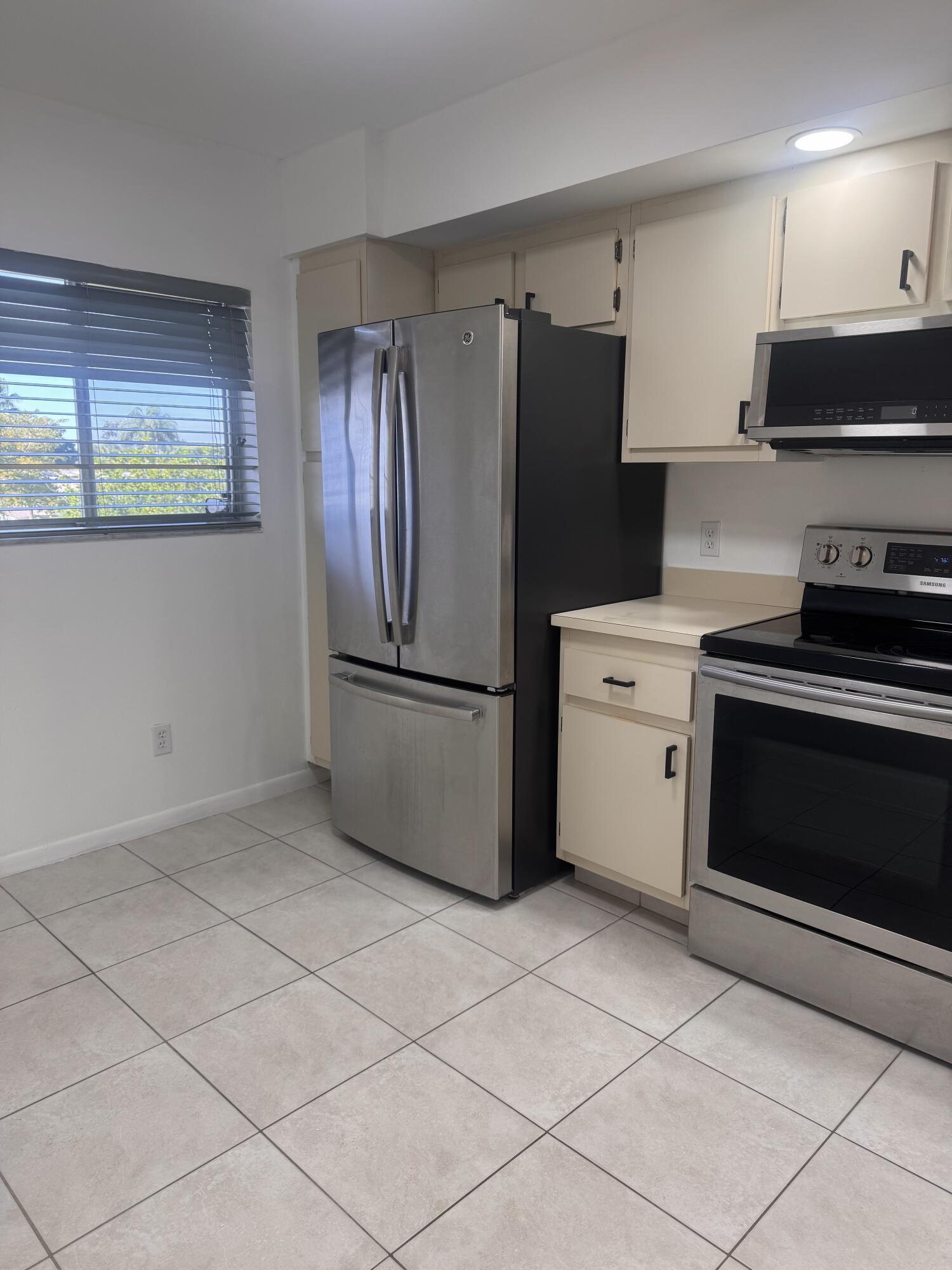 BARRINGTON AT POINCIANA CONDO - Residential