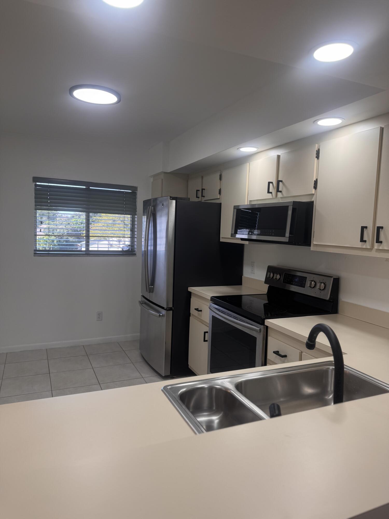 BARRINGTON AT POINCIANA CONDO - Residential
