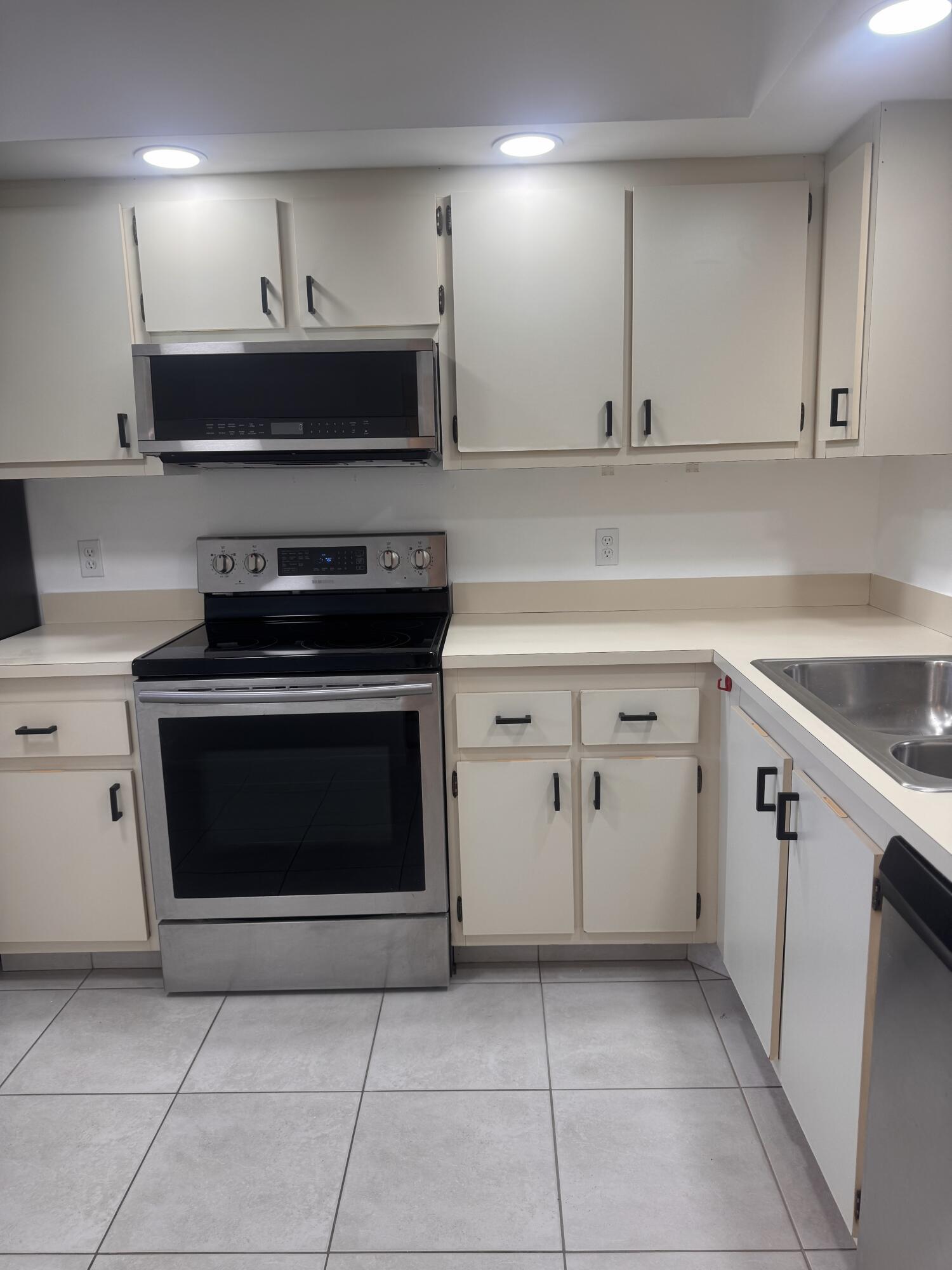 BARRINGTON AT POINCIANA CONDO - Residential