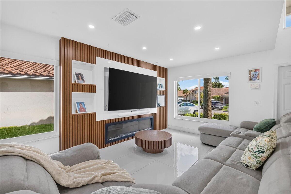 BOCA CHASE TR 4 - Residential