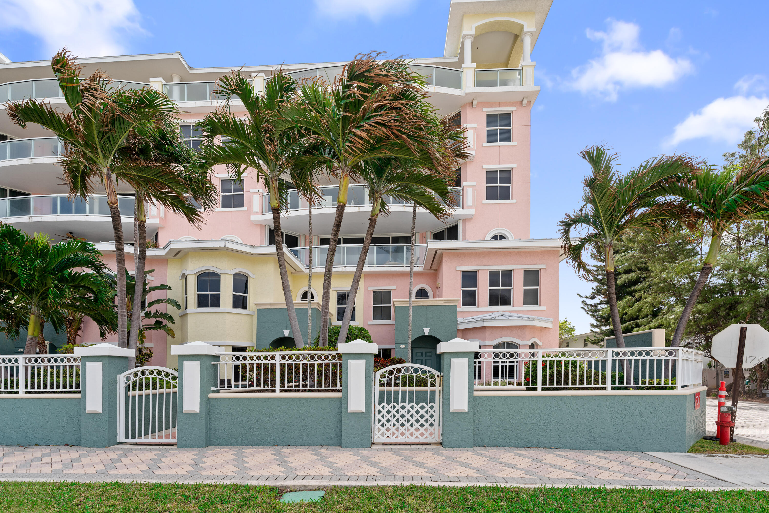 OCEAN PLAZA ON DEERFIELD BEACH - Residential