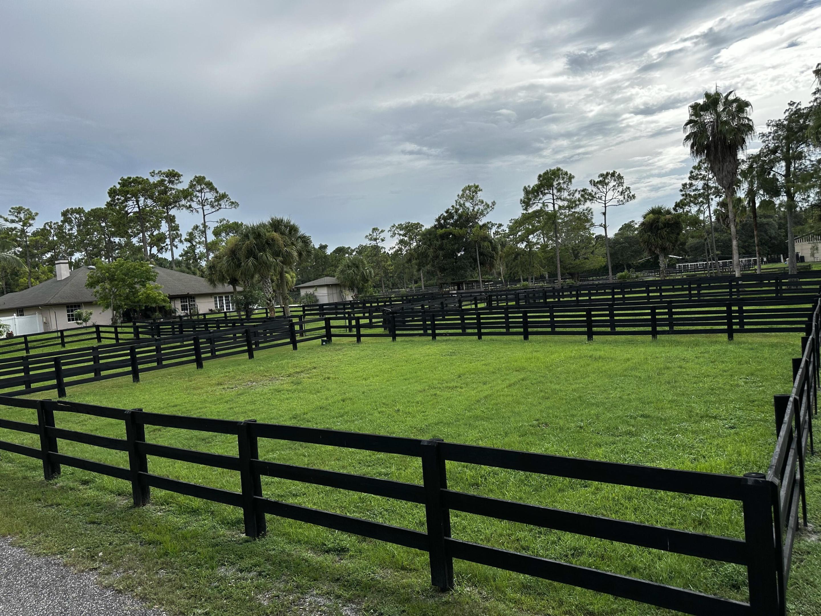 LOXAHATCHEE GROVES - Residential