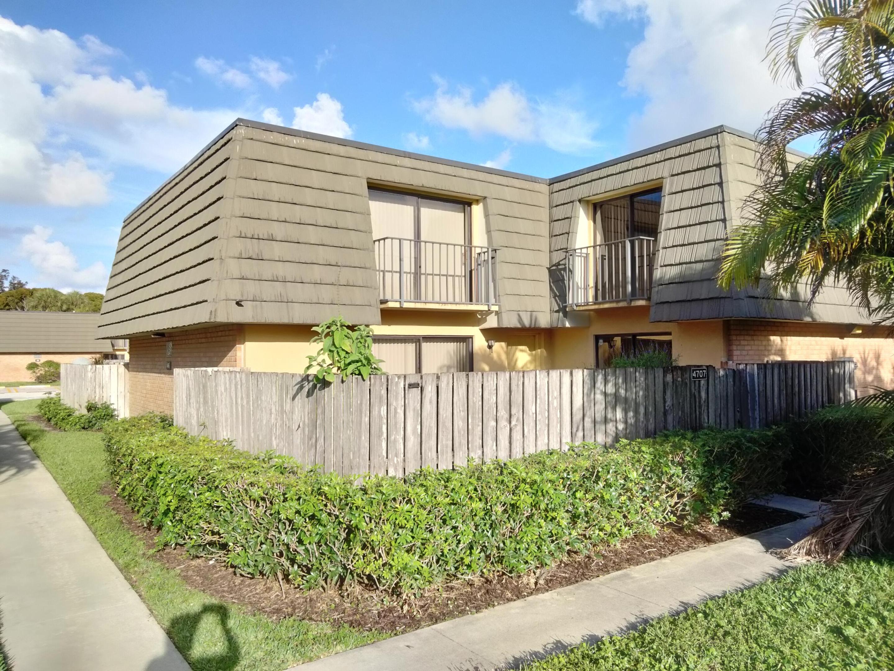 VILLAGE OF SANDALWOOD LAKES 3 - Residential