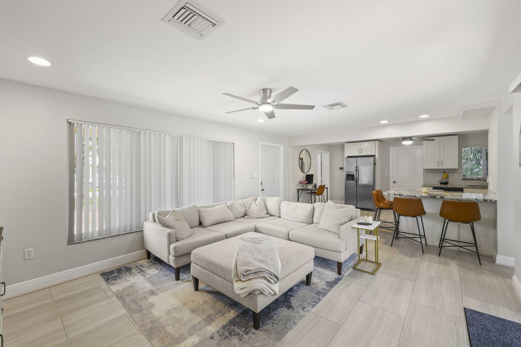 BOULEVARD PARK ISLES SEC 4 - Residential Lease