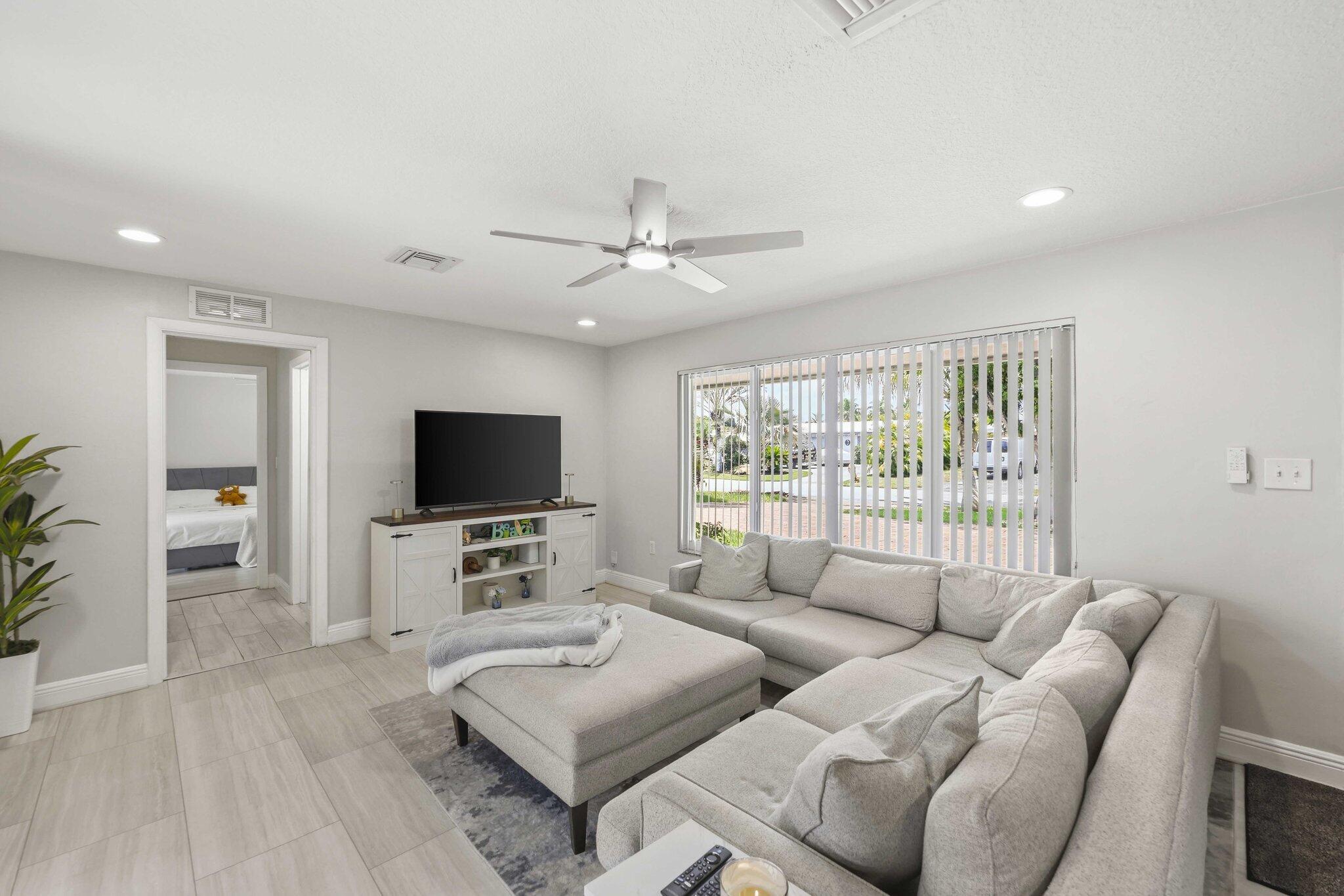BOULEVARD PARK ISLES SEC 4 - Residential Lease