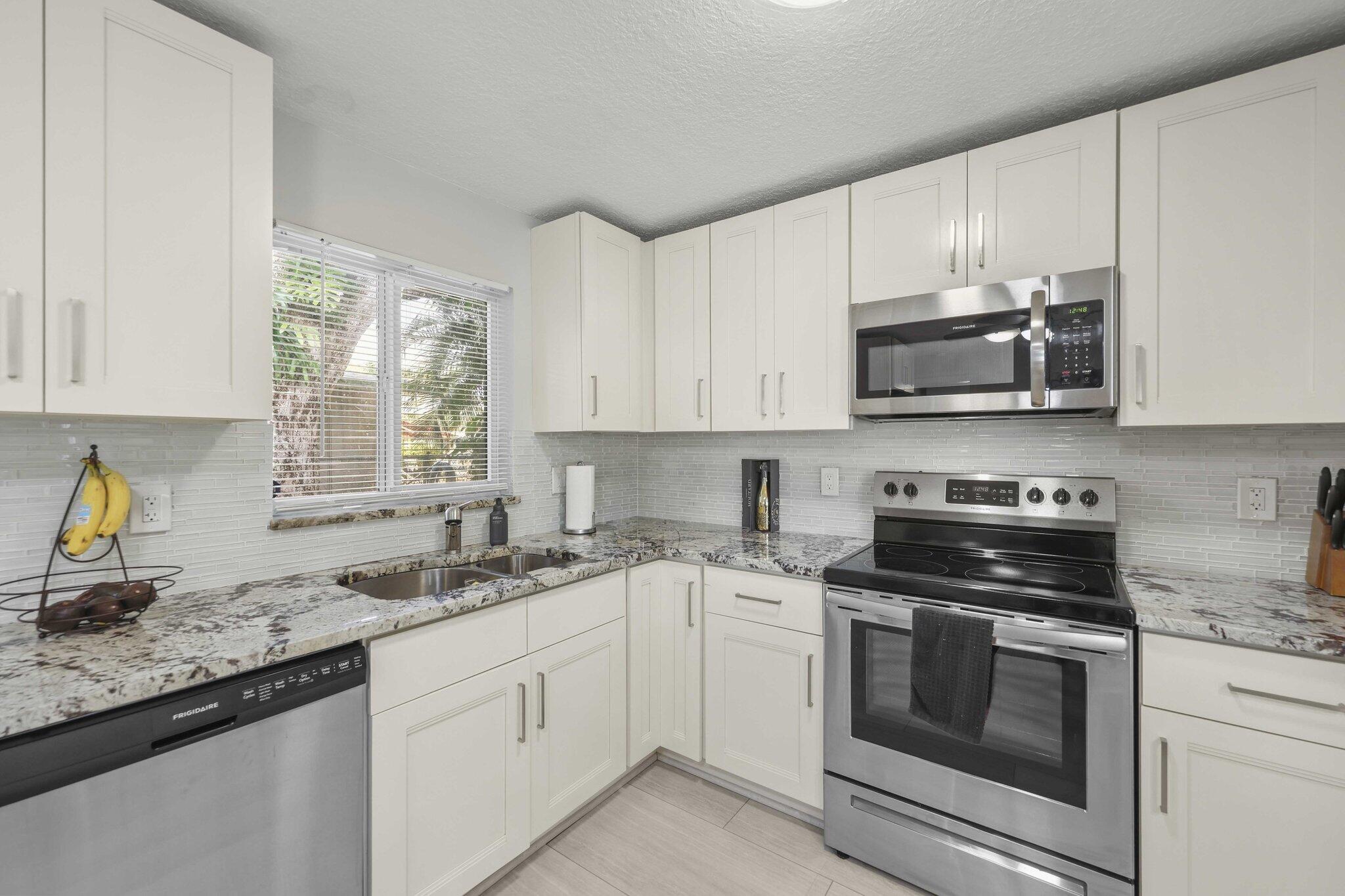 BOULEVARD PARK ISLES SEC 4 - Residential Lease