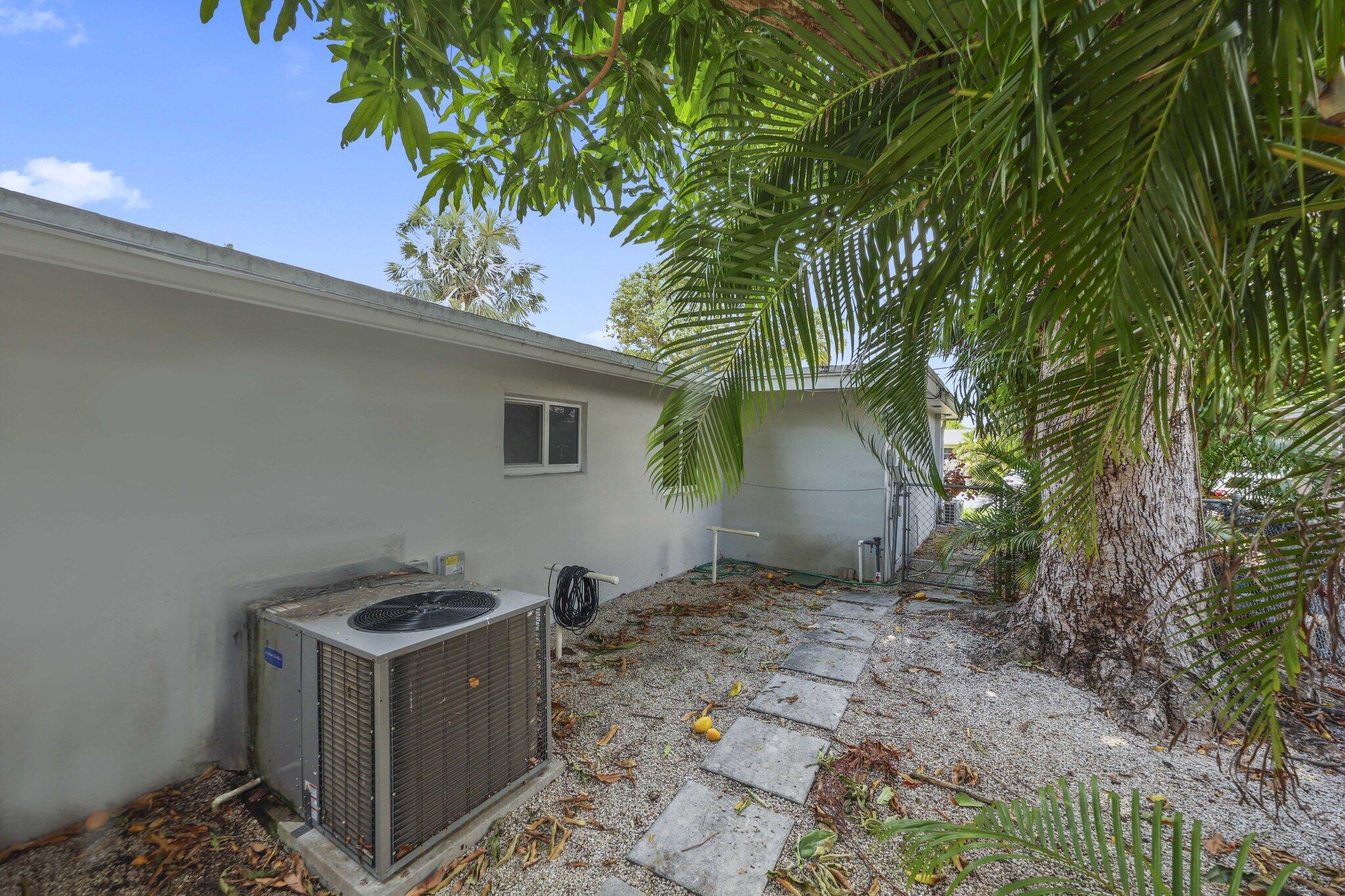BOULEVARD PARK ISLES SEC 4 - Residential Lease
