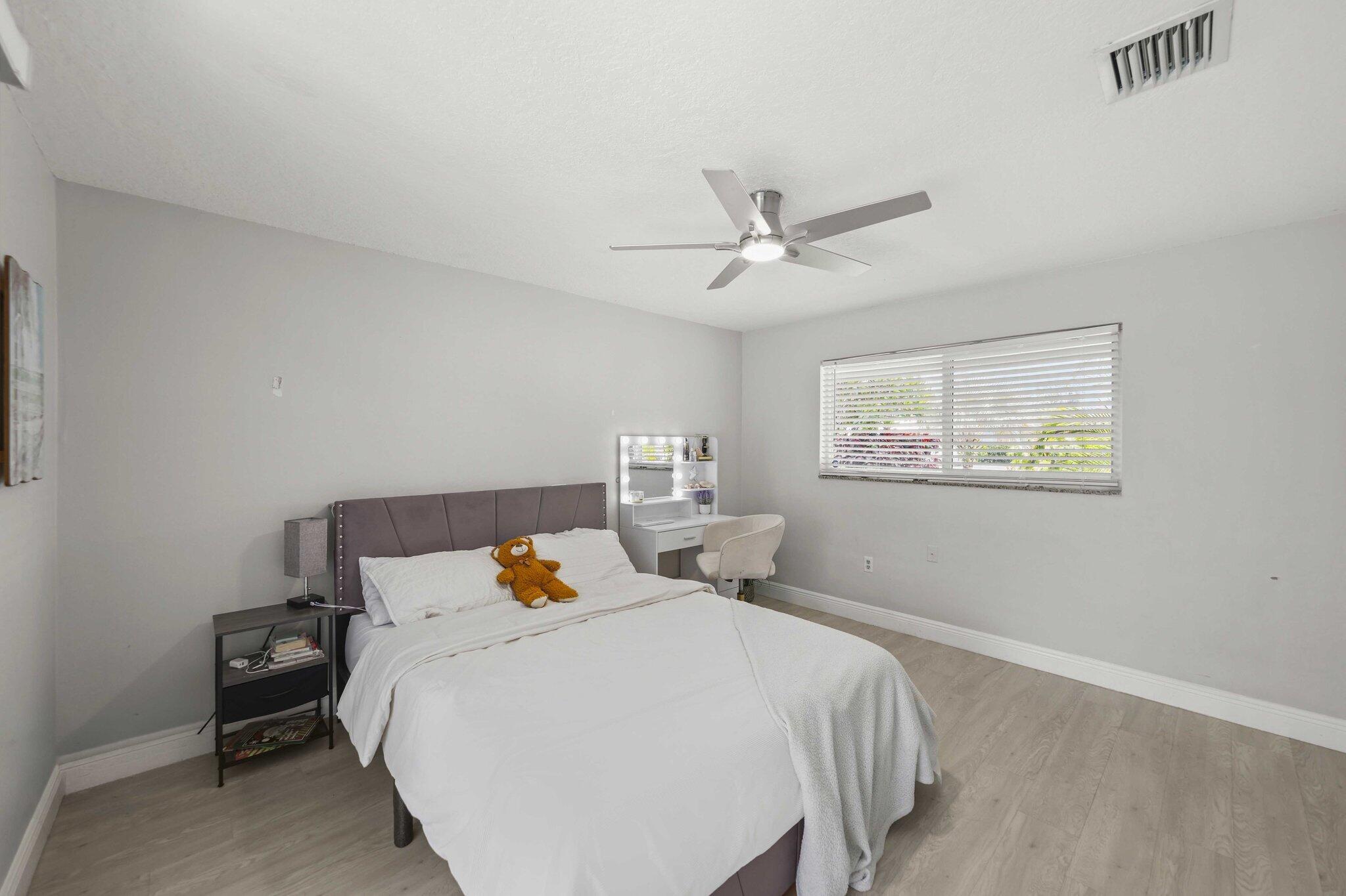 BOULEVARD PARK ISLES SEC 4 - Residential Lease