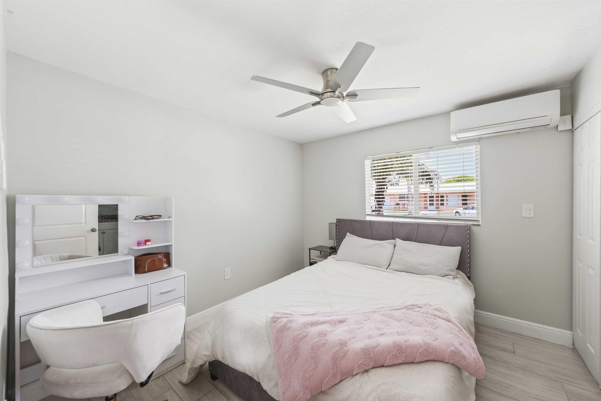 BOULEVARD PARK ISLES SEC 4 - Residential Lease