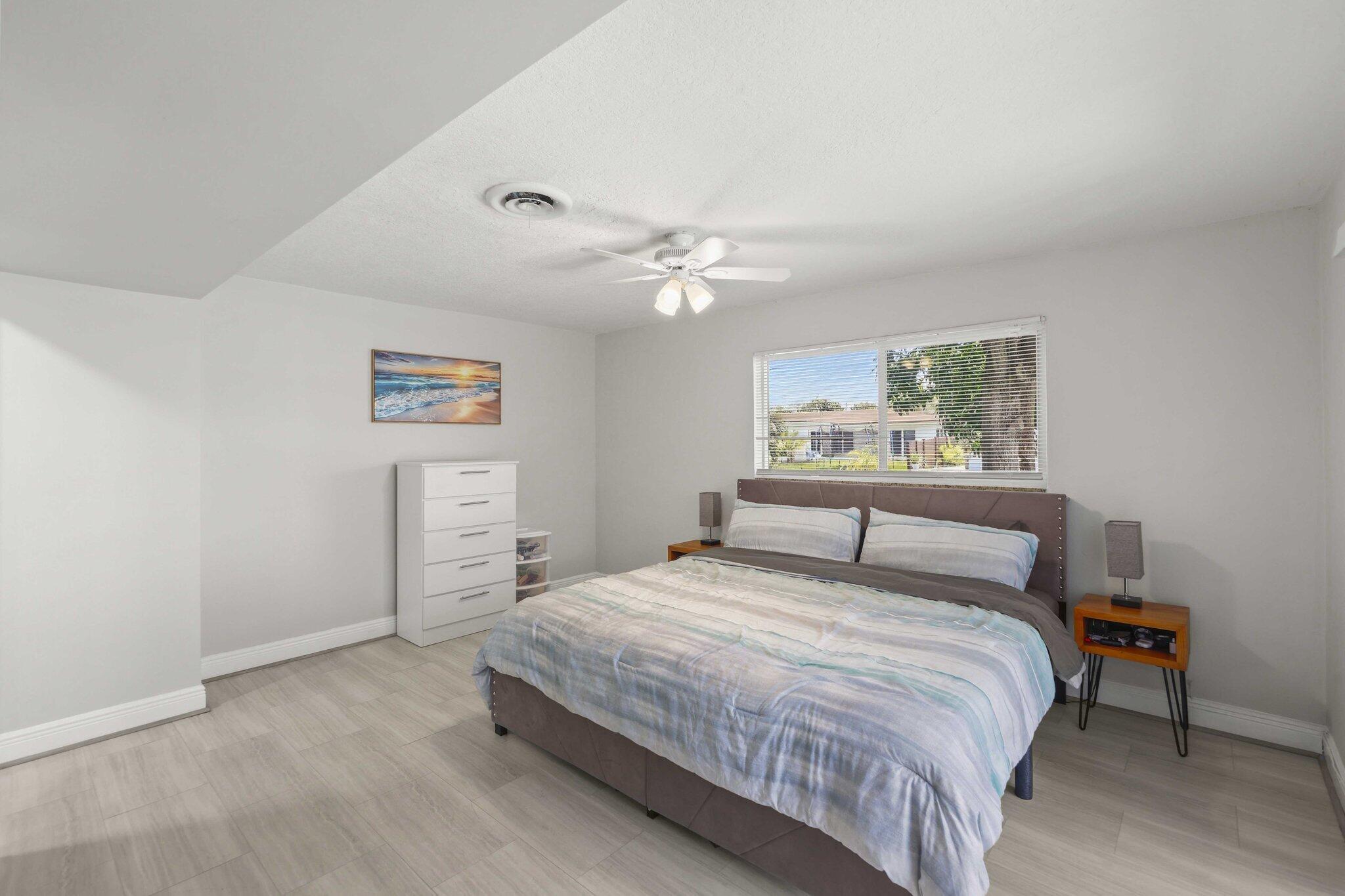 BOULEVARD PARK ISLES SEC 4 - Residential Lease
