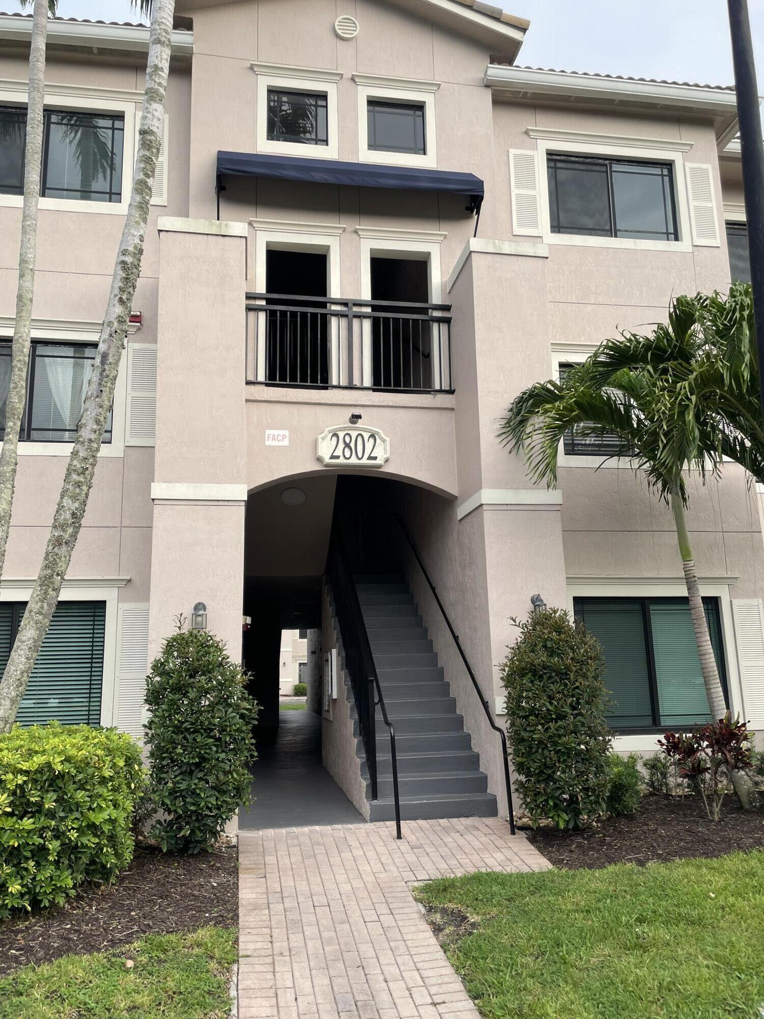 2 Bedroom, 2 Bath in the heart of Palm Beach Gardens. Easy access to I-95 and the turnpike. Community has pool, spa, sauna, pickleball and other amenities. Master bedroom has in-suite bathroom. Guest bedroom has connected bath, could easily be used as a private bath. 2024 permitted A/C.  Great for owner occupied or investment, easy to rent. Advantages of the third floor: no one above you, a/c united are located just outside windows so third floor noise minimal compared to lower units, better view.