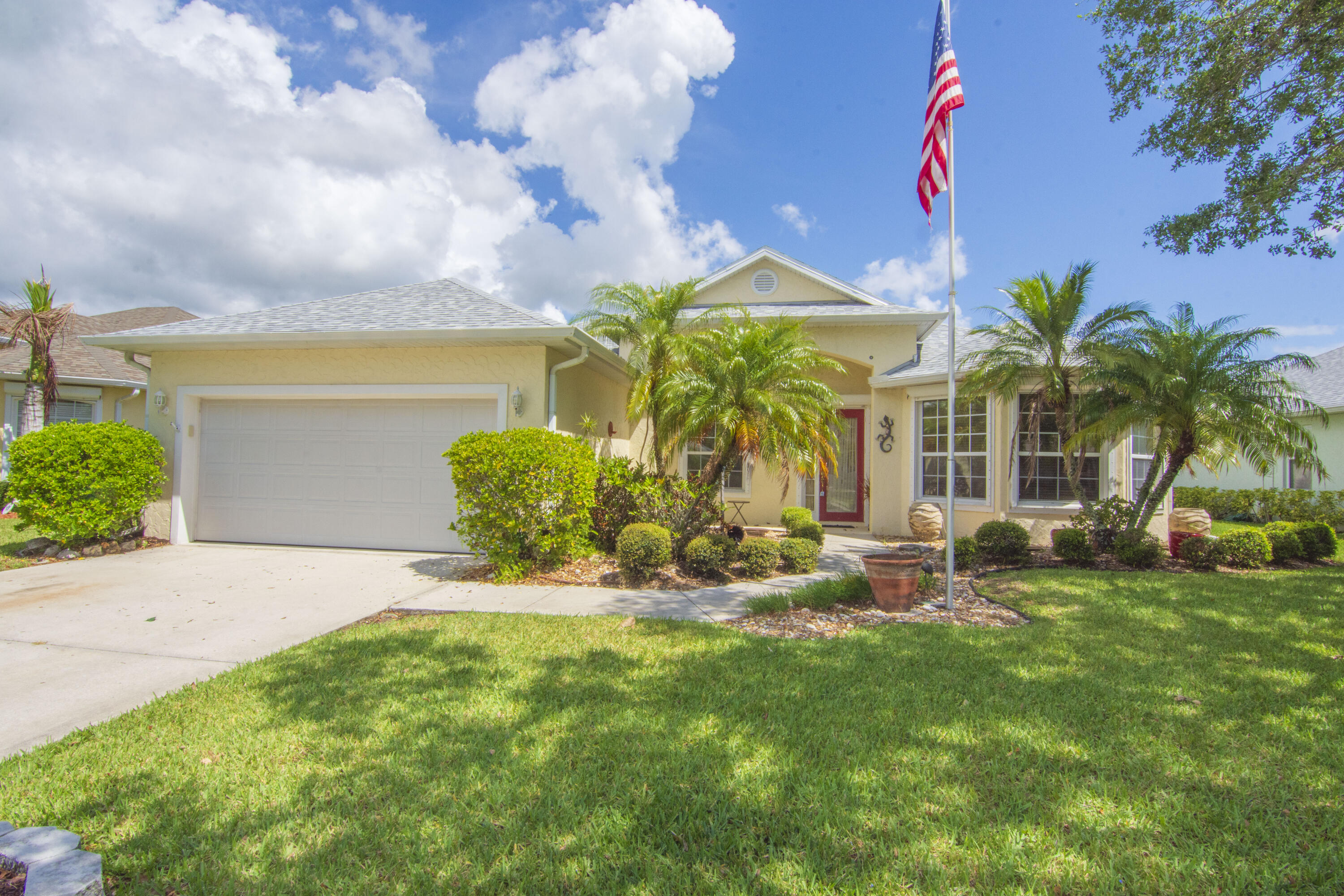 Enjoy a tranquil lifestyle in this Lakefront home in wonderful Hammock Lakes. Relax on the extended screened Lani overlooking wide lake views Neighborhood features 2-lakes fully gated, sidewalks all around on both sides of the street, small but very usable clubhouse, community pool, tennis and pickleball court, basketball court & a great pool/spa All this for under $100/month maintenance fee. Popular Magnolia triple split floor plan Den has doors and closet, so 4th bedroom Home has a New Roof and Tankless Water Heater, Whole house generator Accordion storm shutters on all openings++