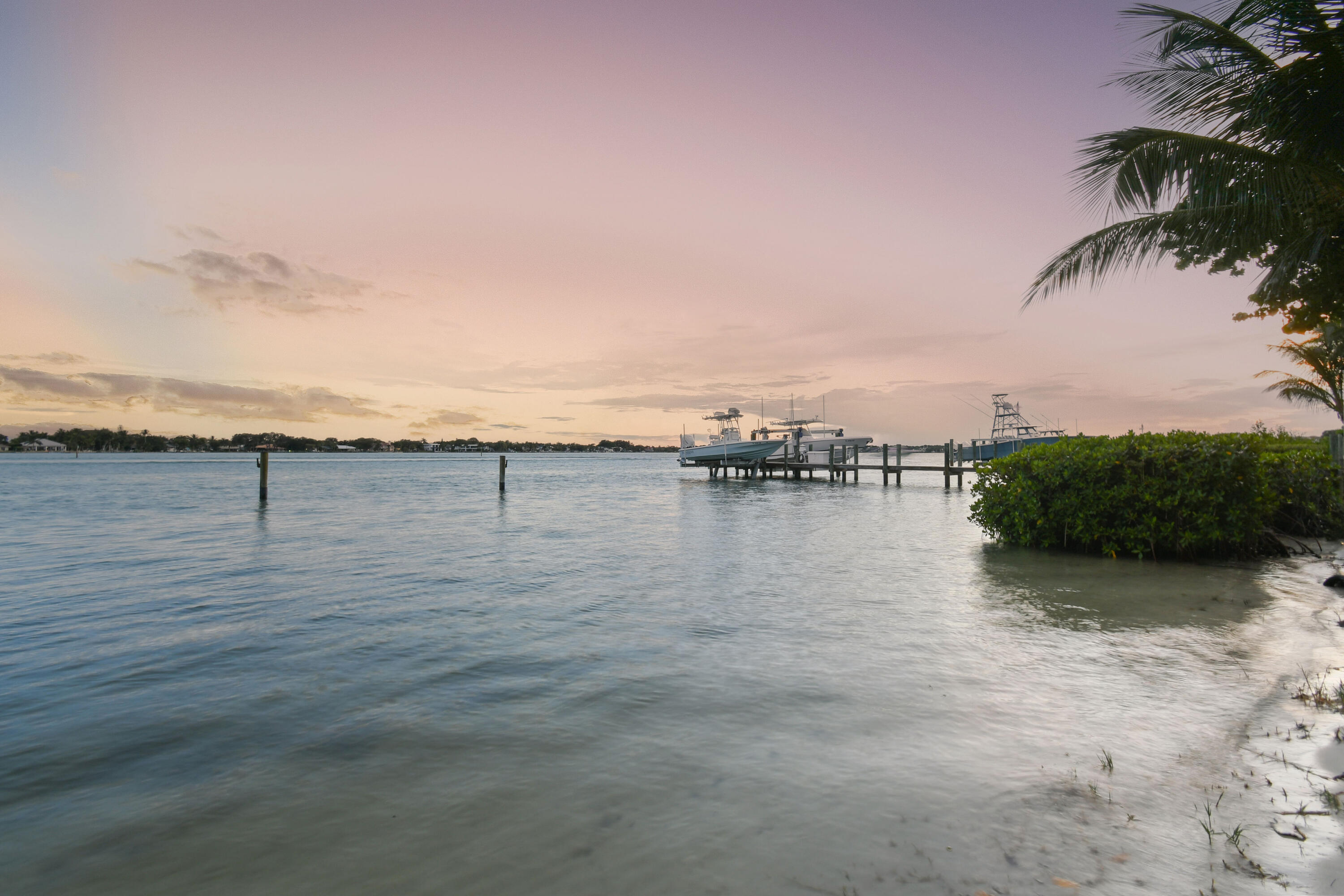 RIVERSIDE ON THE LOXAHATCHEE - Residential
