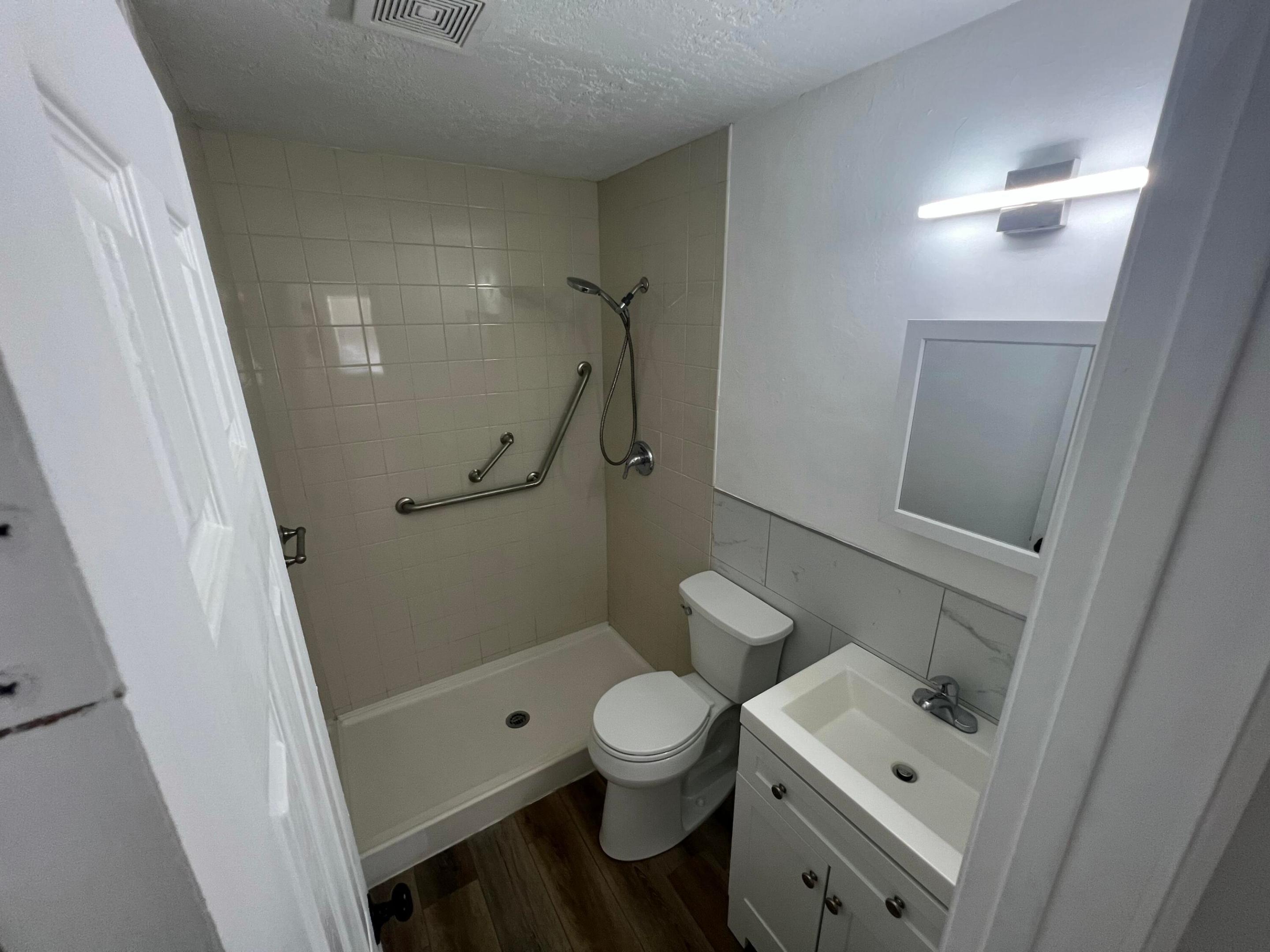ROOSEVELT ESTATES - Residential Lease