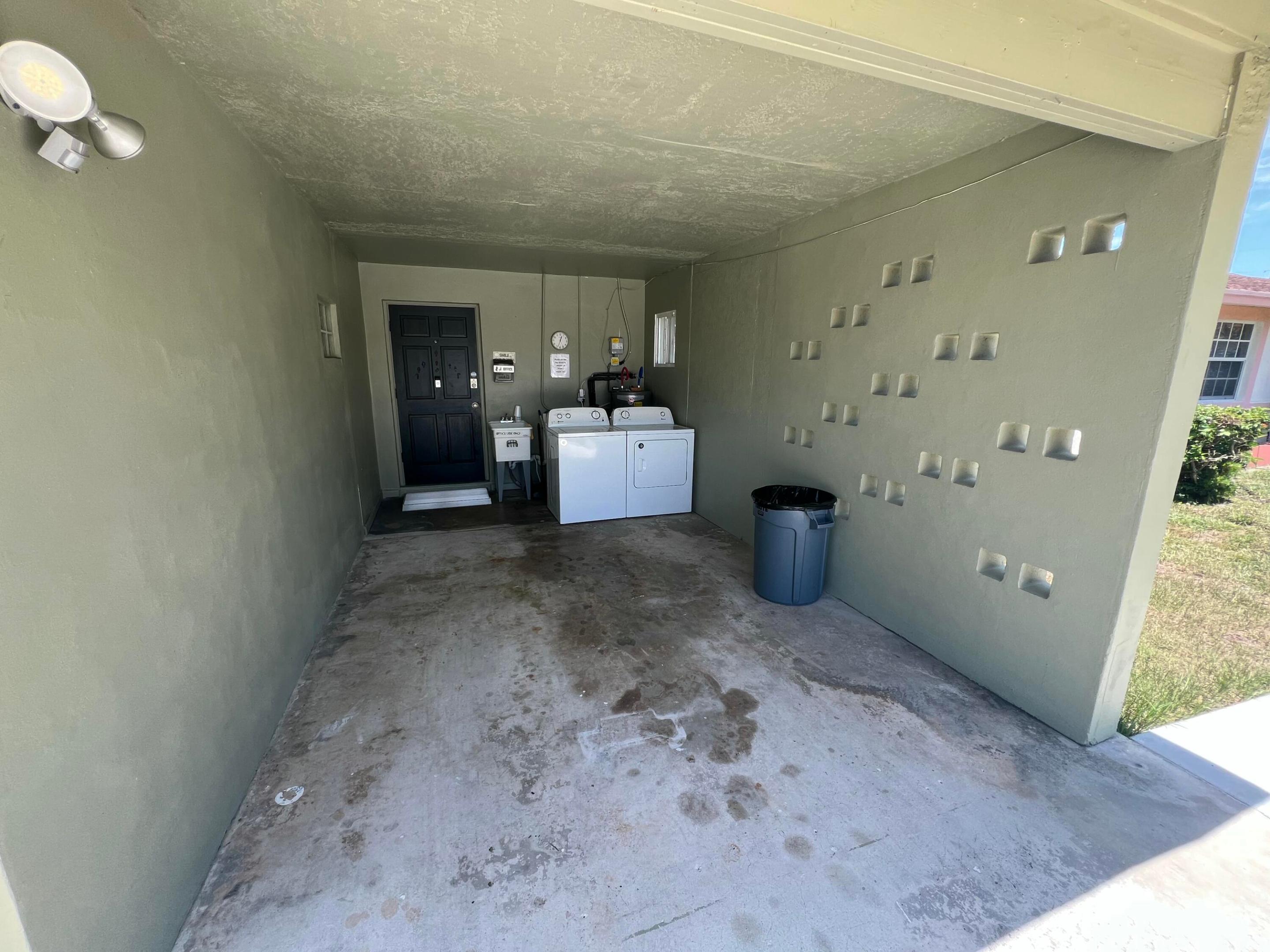 ROOSEVELT ESTATES - Residential Lease