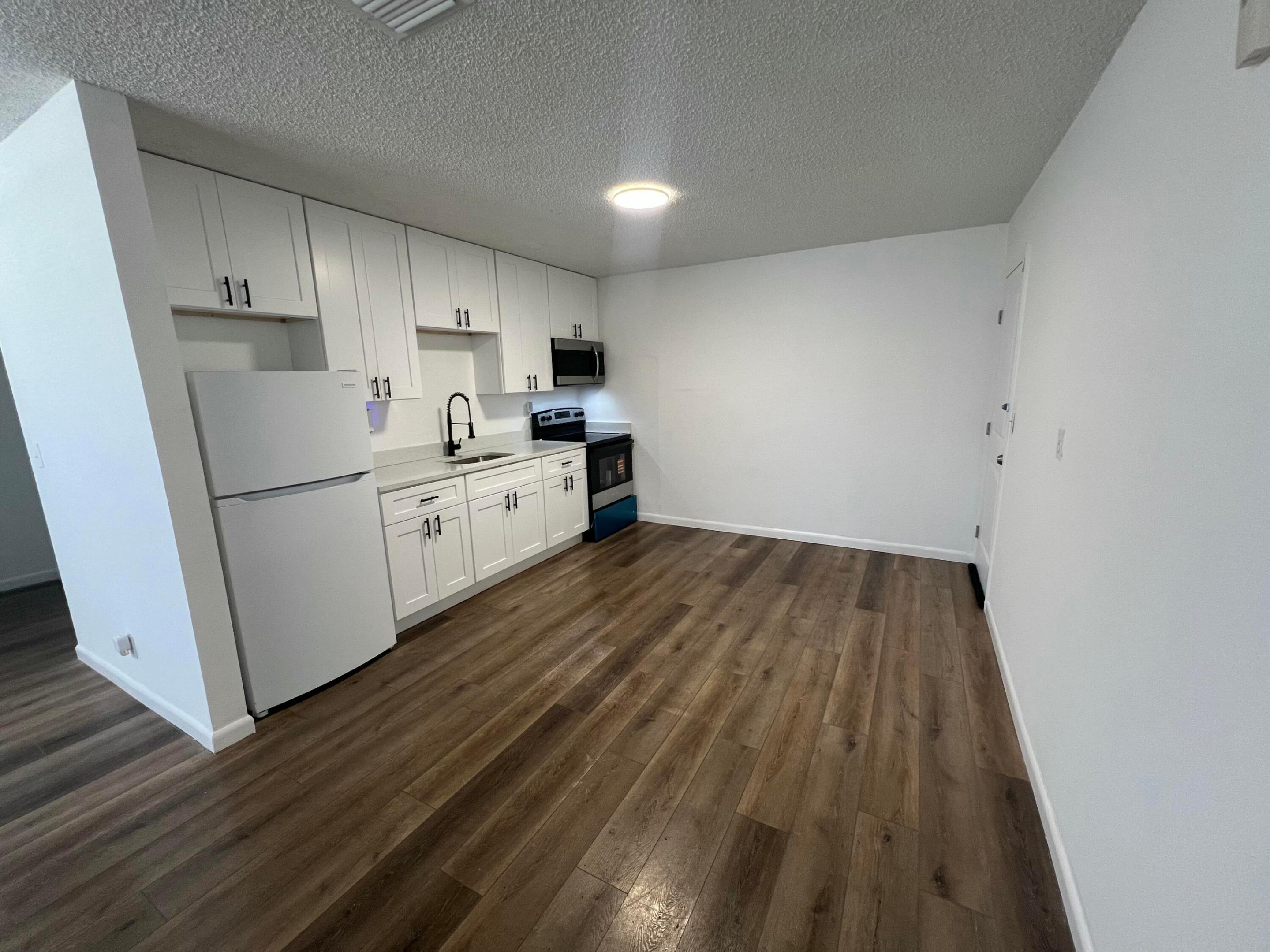 ROOSEVELT ESTATES - Residential Lease