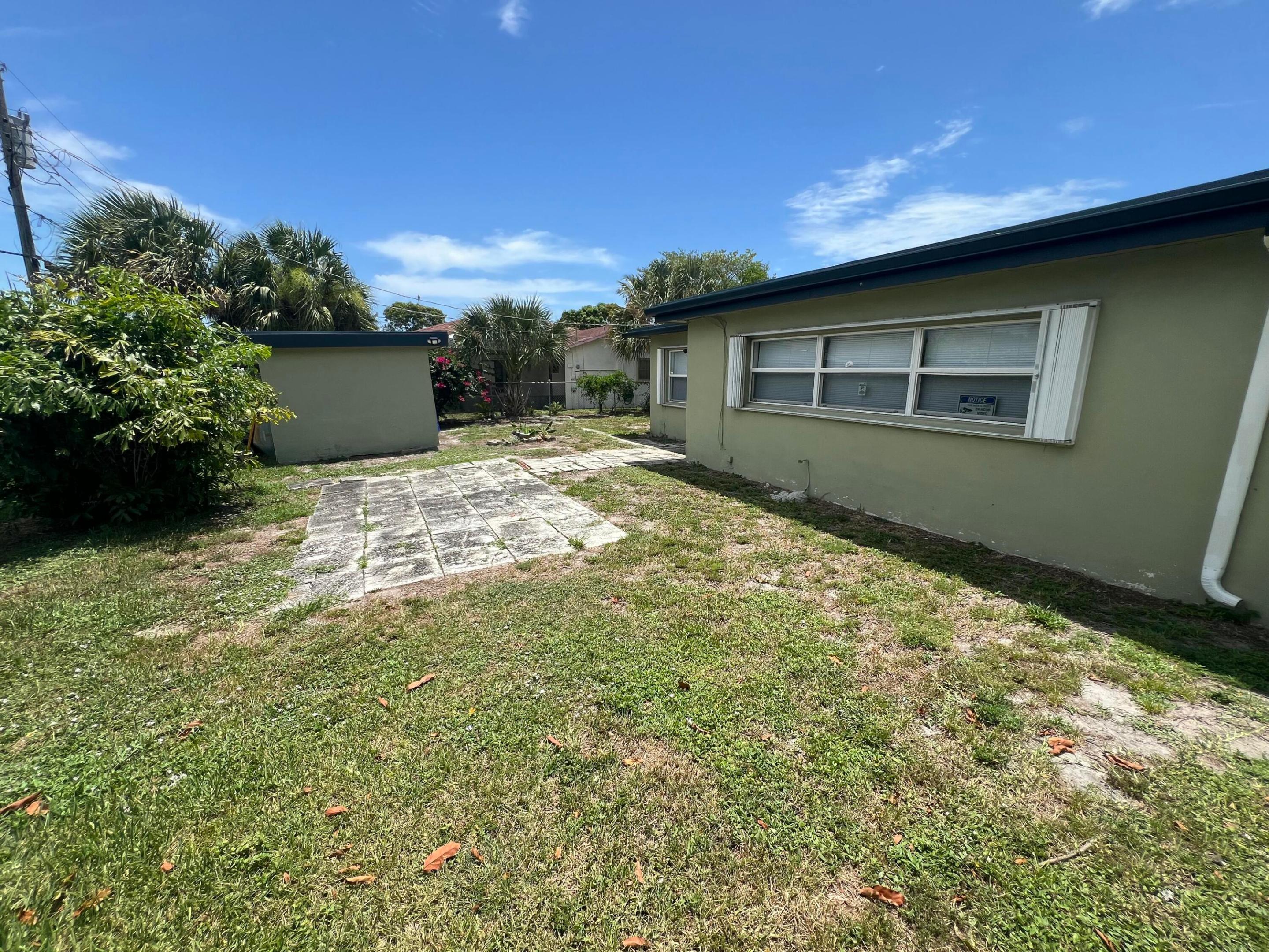 ROOSEVELT ESTATES - Residential Lease