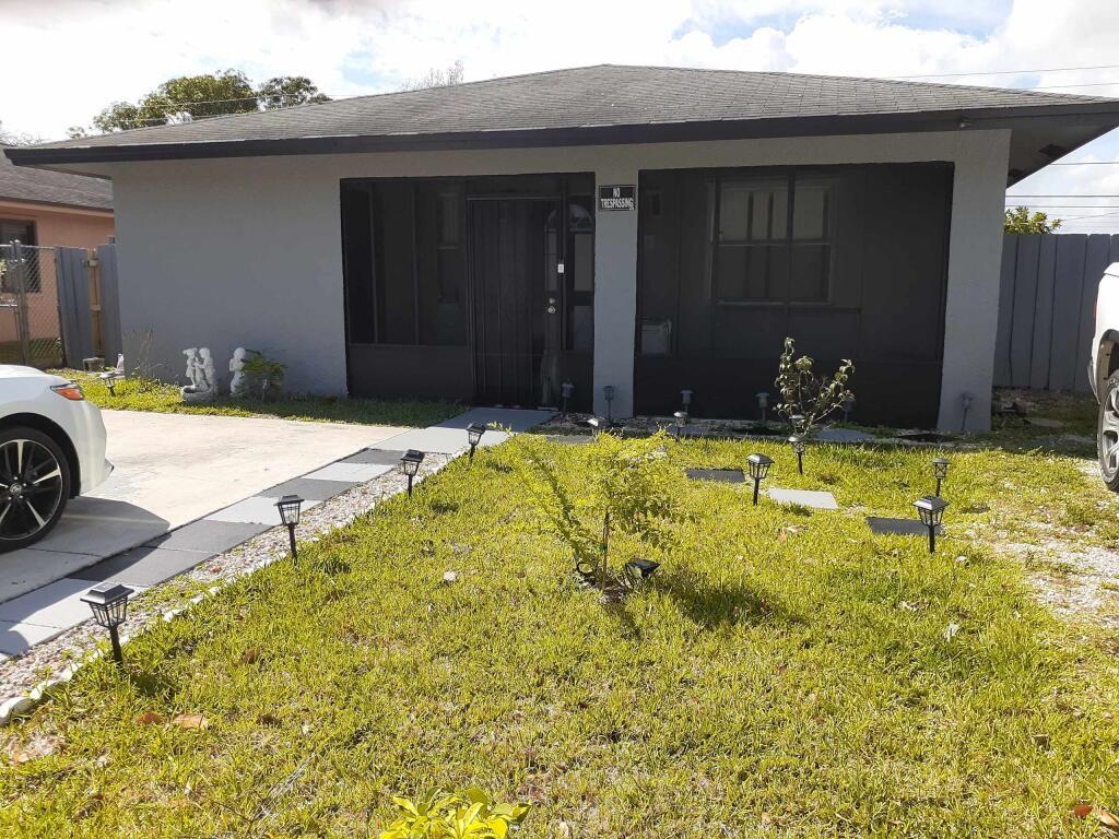 3/2 home, located and an oversized lot in a quiet and upcoming neighborhood. This home features several upgrades such as remodeled kitchen bath and flooring, etc. This house also features extra storage and a huge backyard. Only 4 miles to the Fort Lauderdale beach. The seller is willing to contribute to the buyer's closing costs with a full-price offer.
