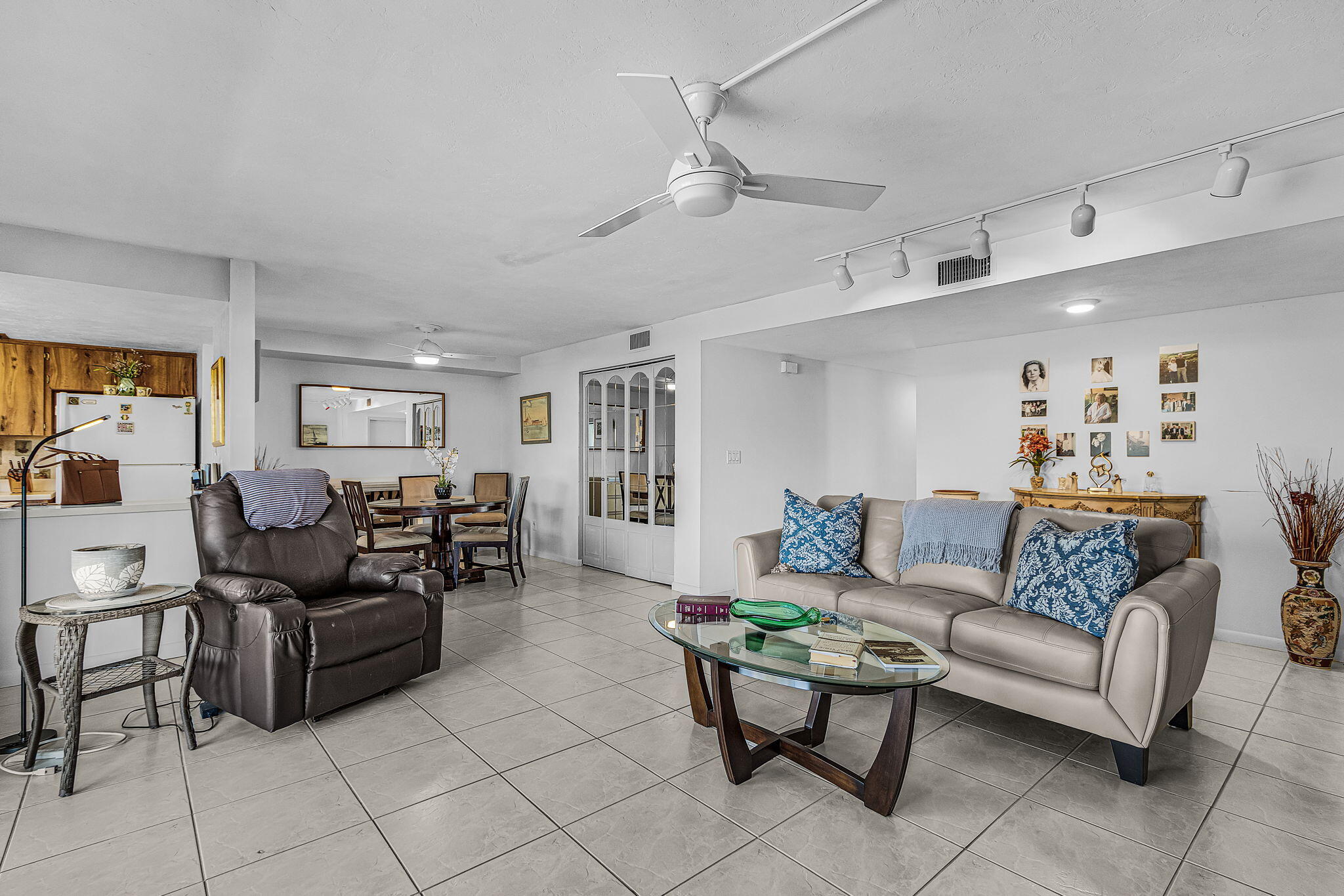 LOS CINCO THE FILE - Residential