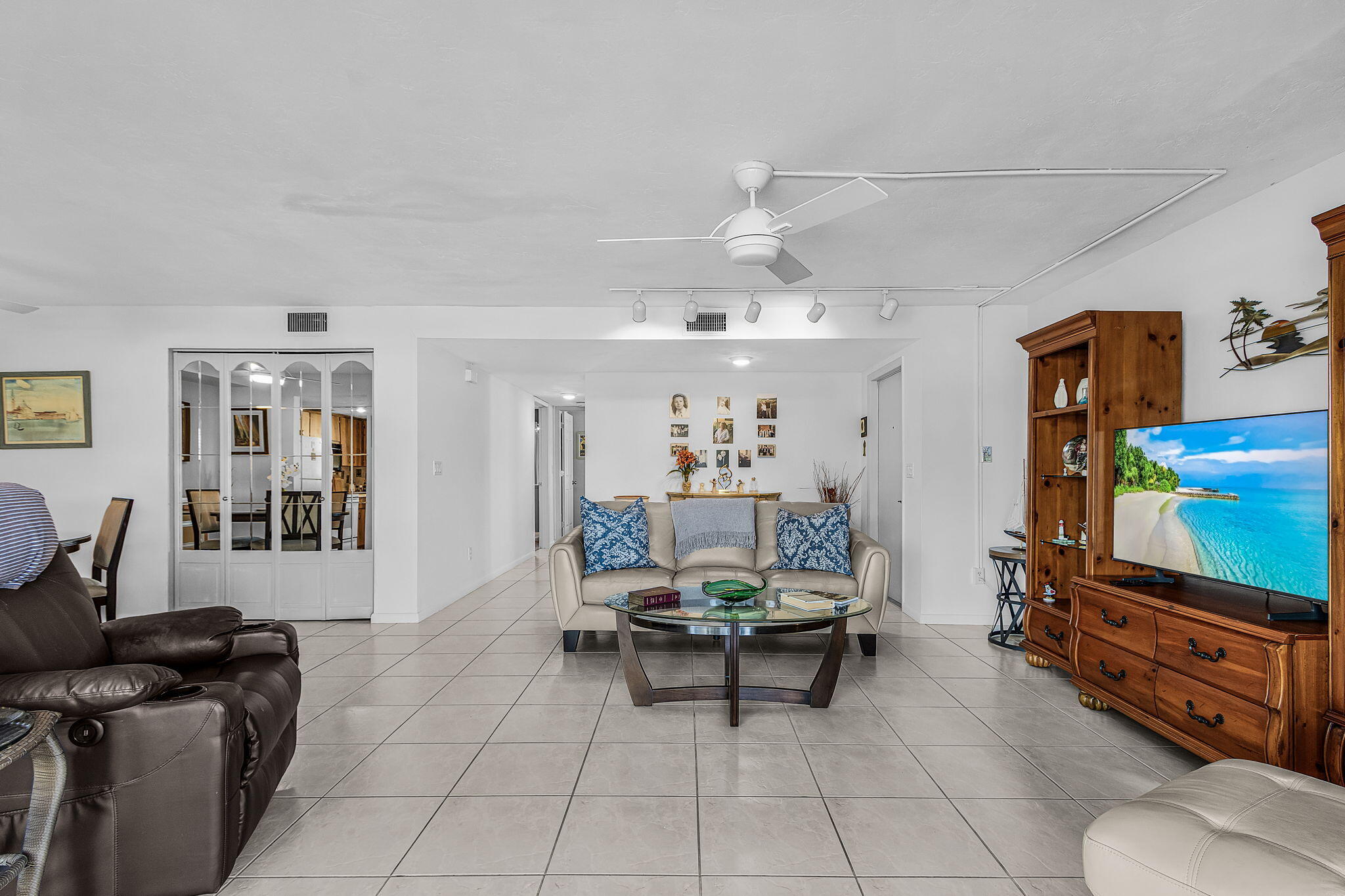 LOS CINCO THE FILE - Residential