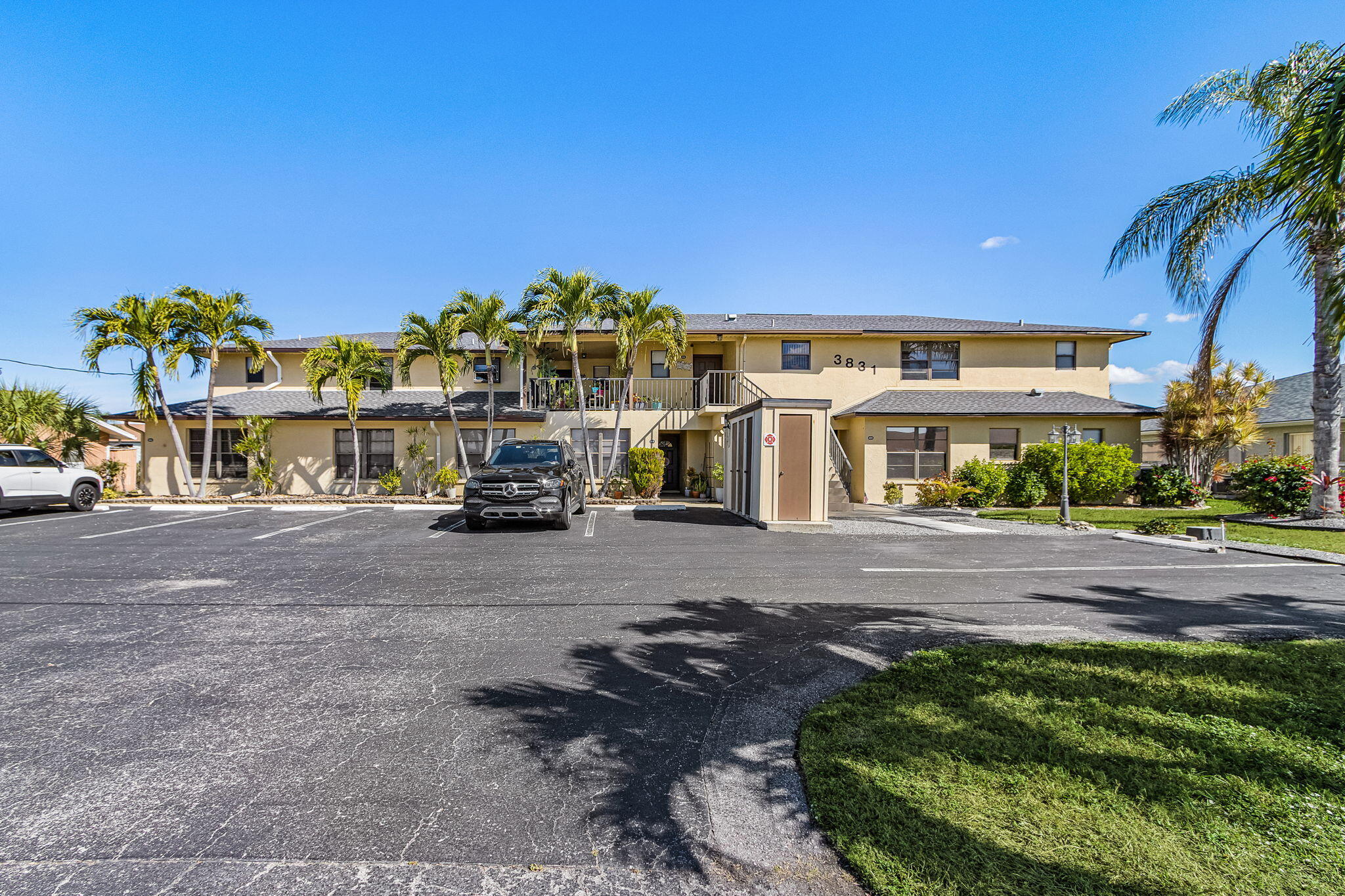 LOS CINCO THE FILE - Residential