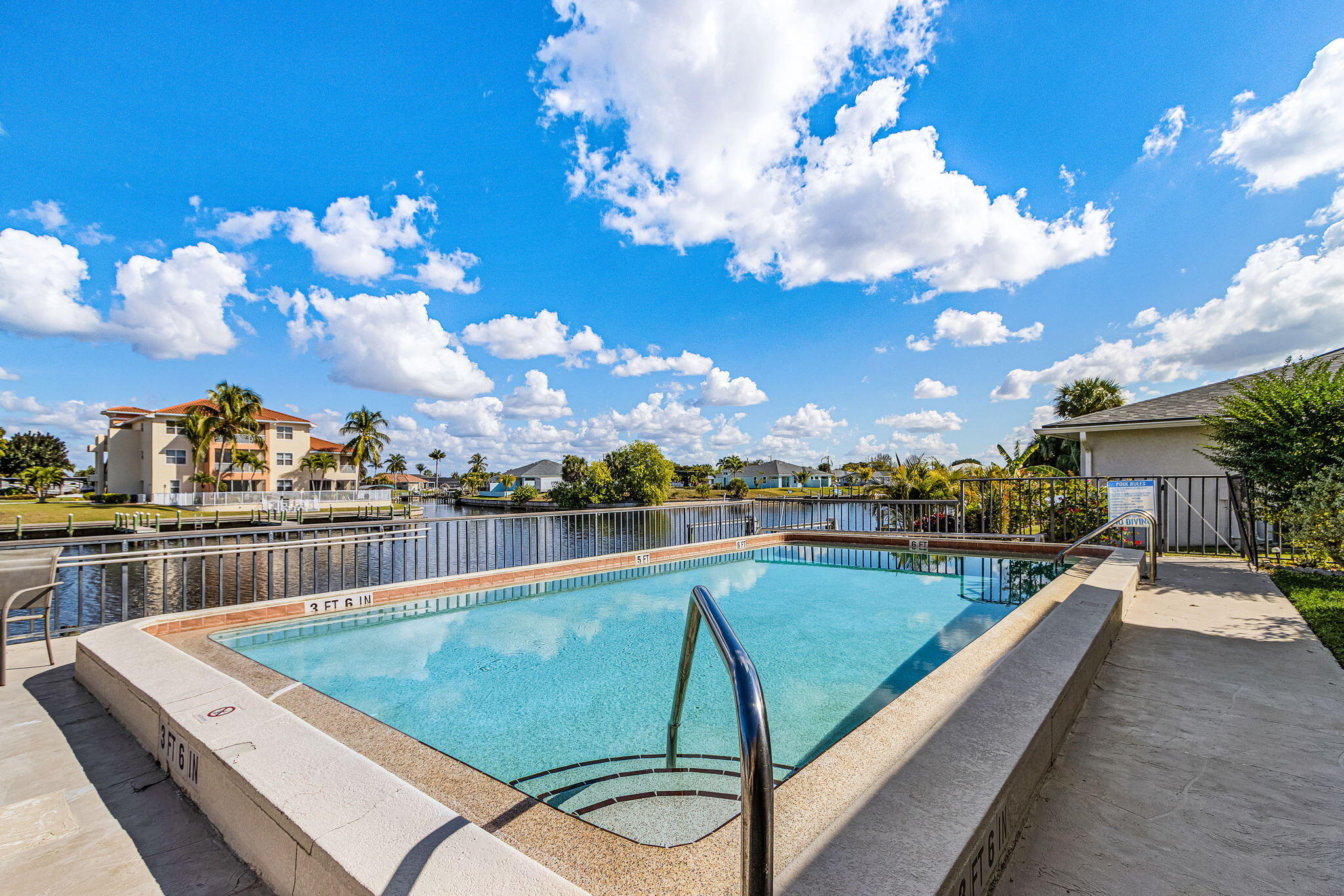 LOS CINCO THE FILE - Residential