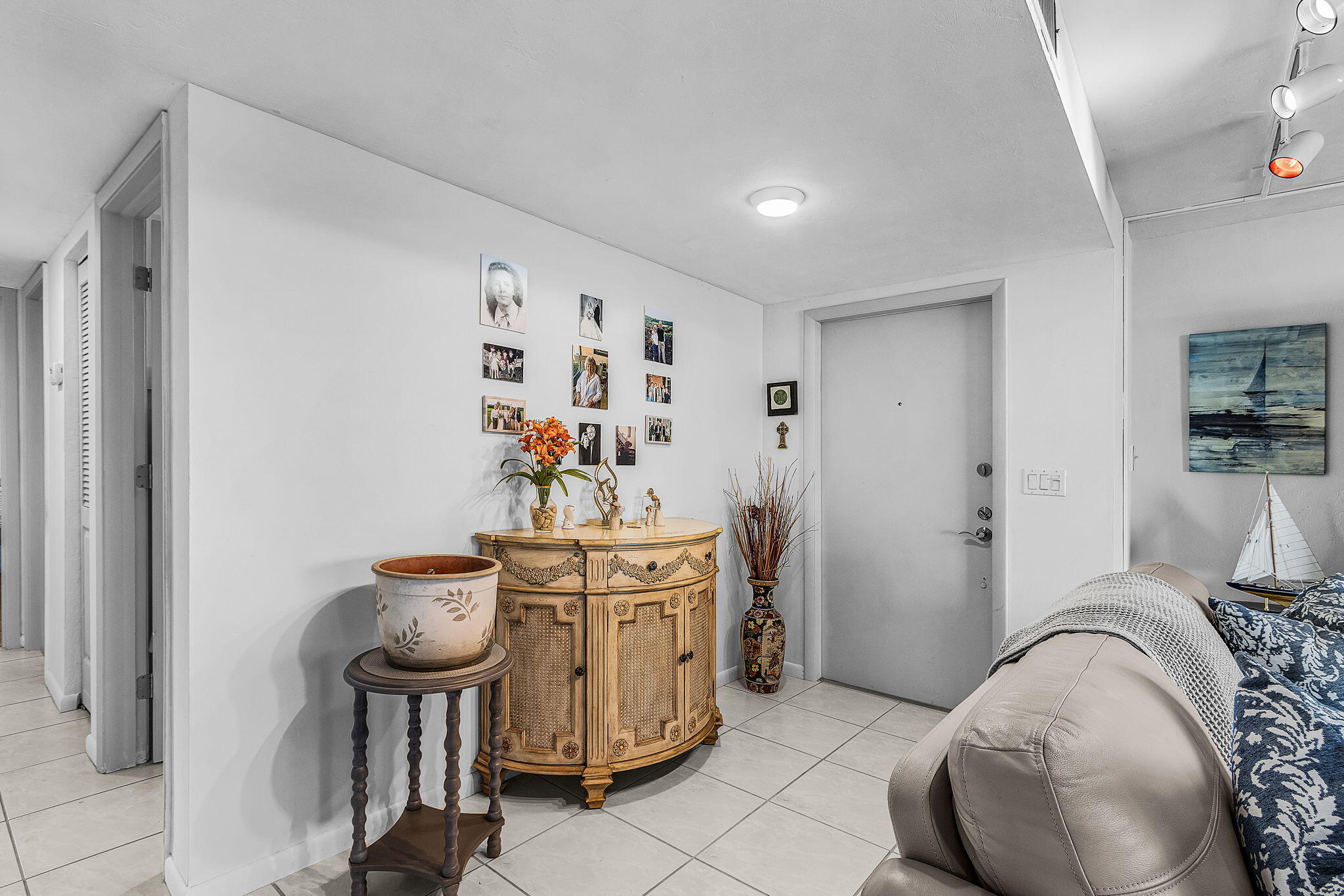 LOS CINCO THE FILE - Residential