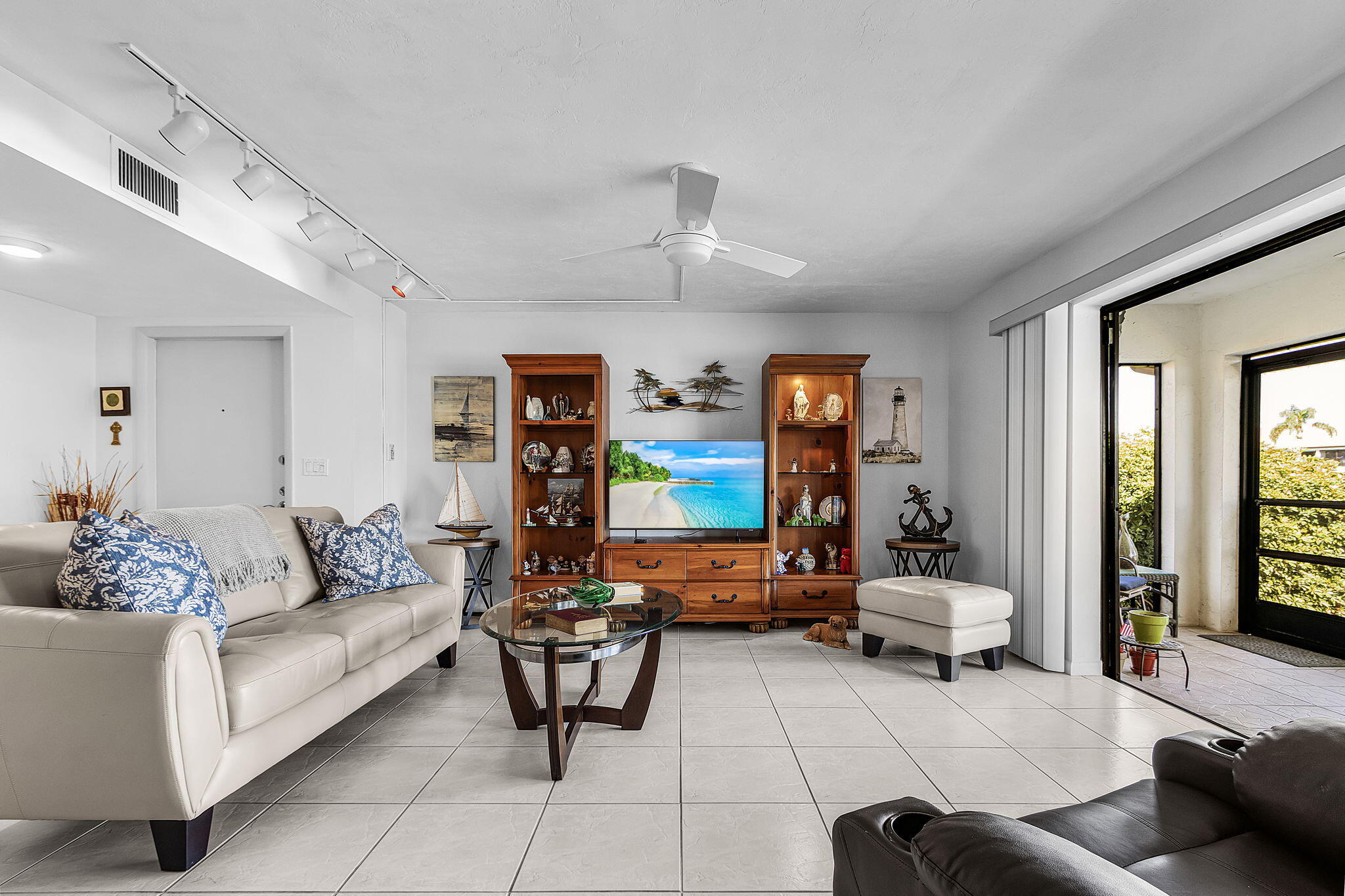 LOS CINCO THE FILE - Residential