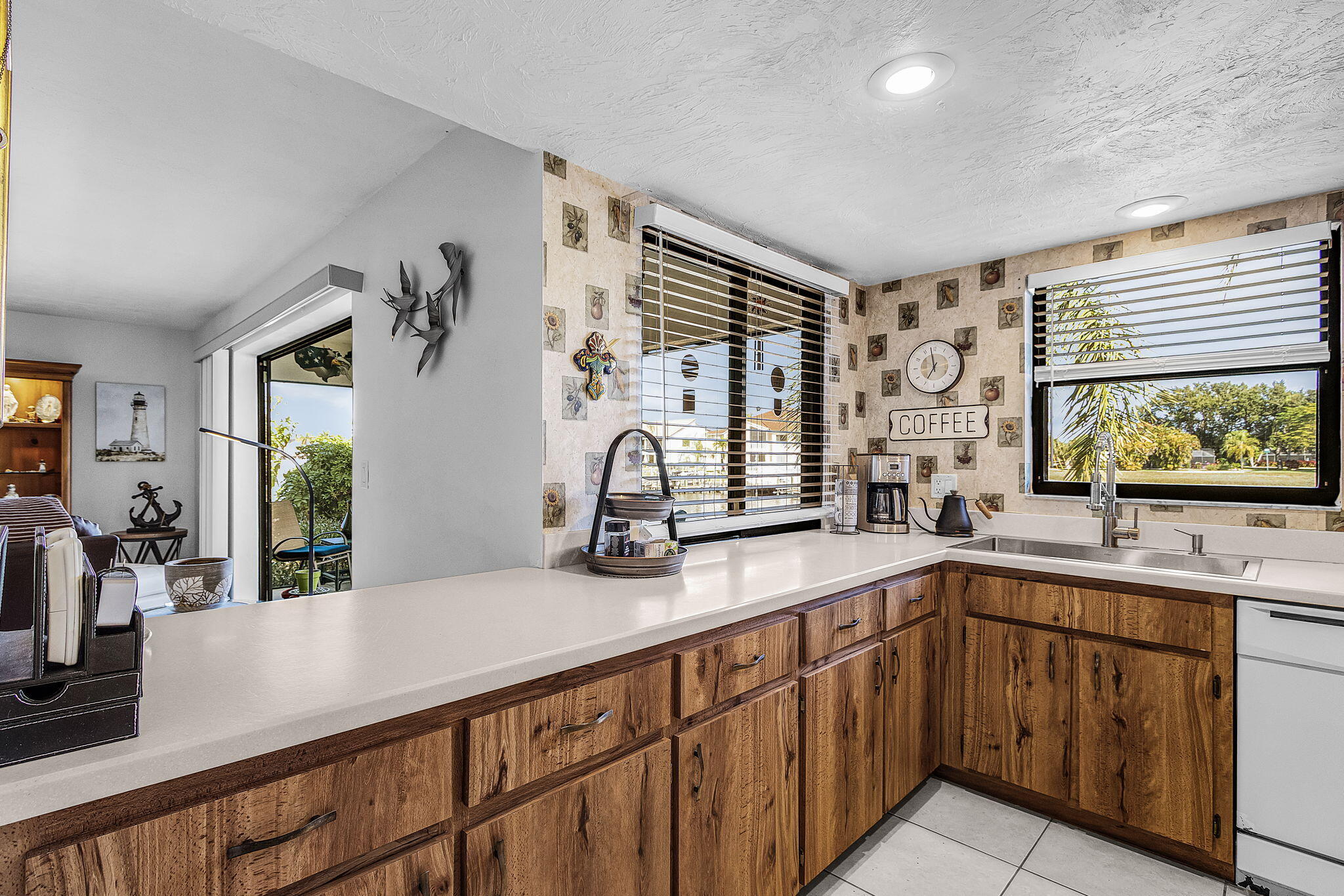 LOS CINCO THE FILE - Residential