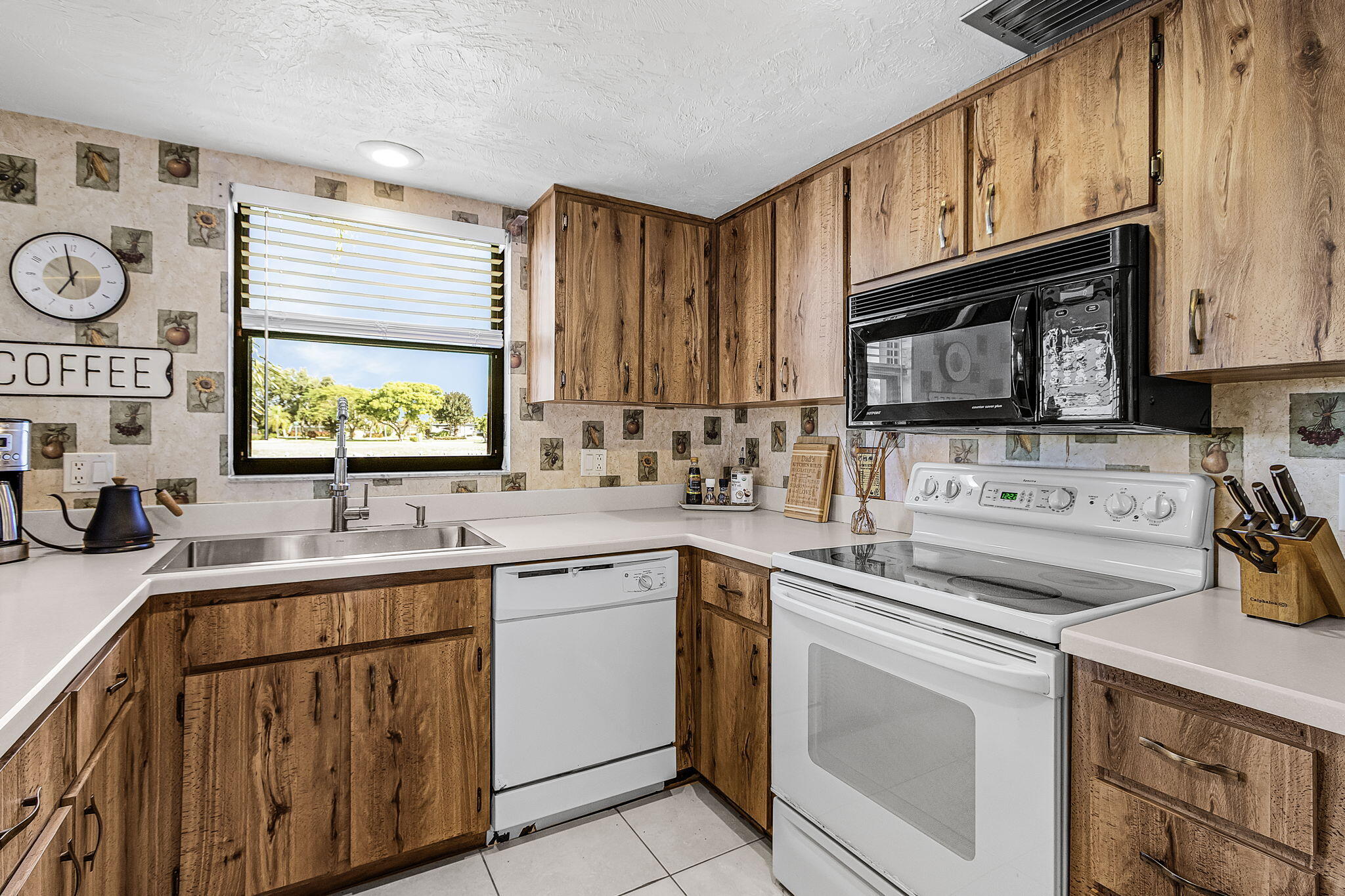 LOS CINCO THE FILE - Residential