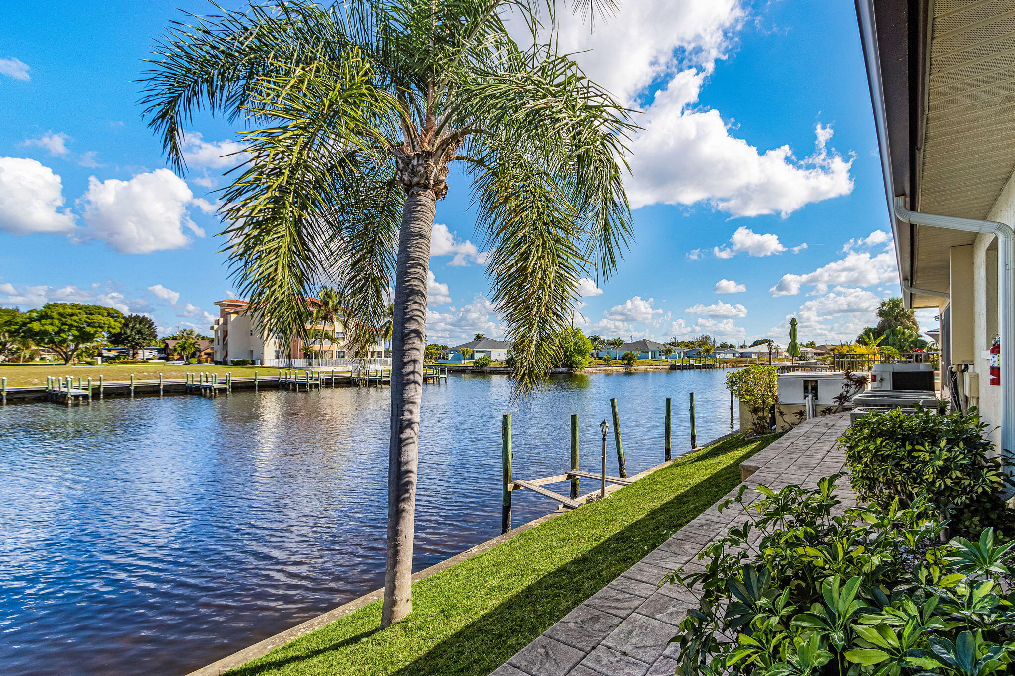 LOS CINCO THE FILE - Residential