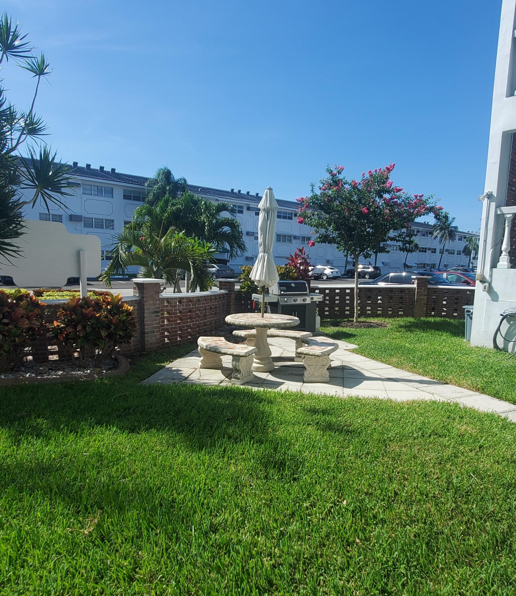 MAYBURY MANSIONS - Residential