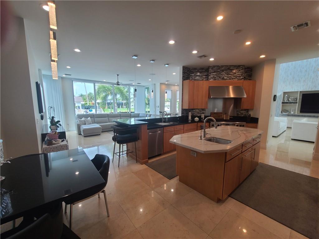 HILLSBORO HARBOR UNIT B - Residential