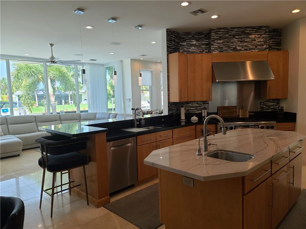 HILLSBORO HARBOR UNIT B - Residential