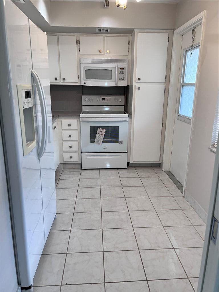 NO 16 PALM-AIRE COUNTRY CLUB - Residential Lease