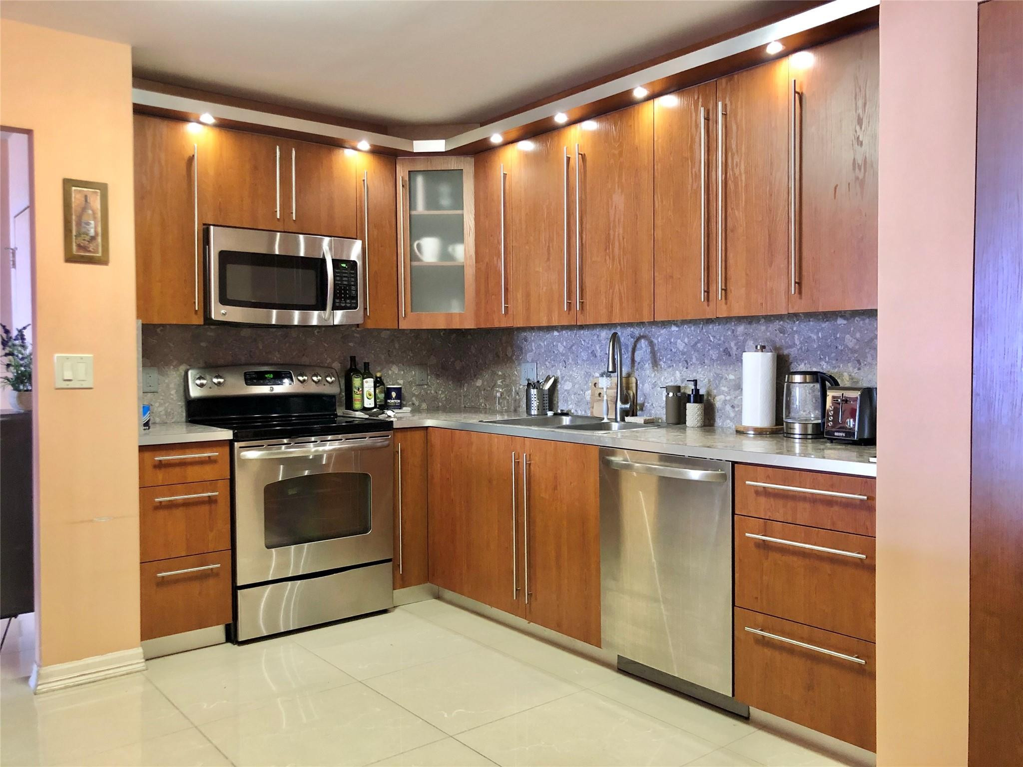 OLYMPUS CONDO PHASE - Residential