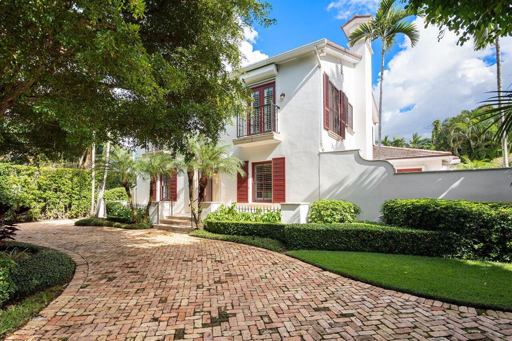Nicely maintained 3BD + Library/3.5BA home on quiet North End street.  Beautiful pool & outdoor space.  2 car garage.