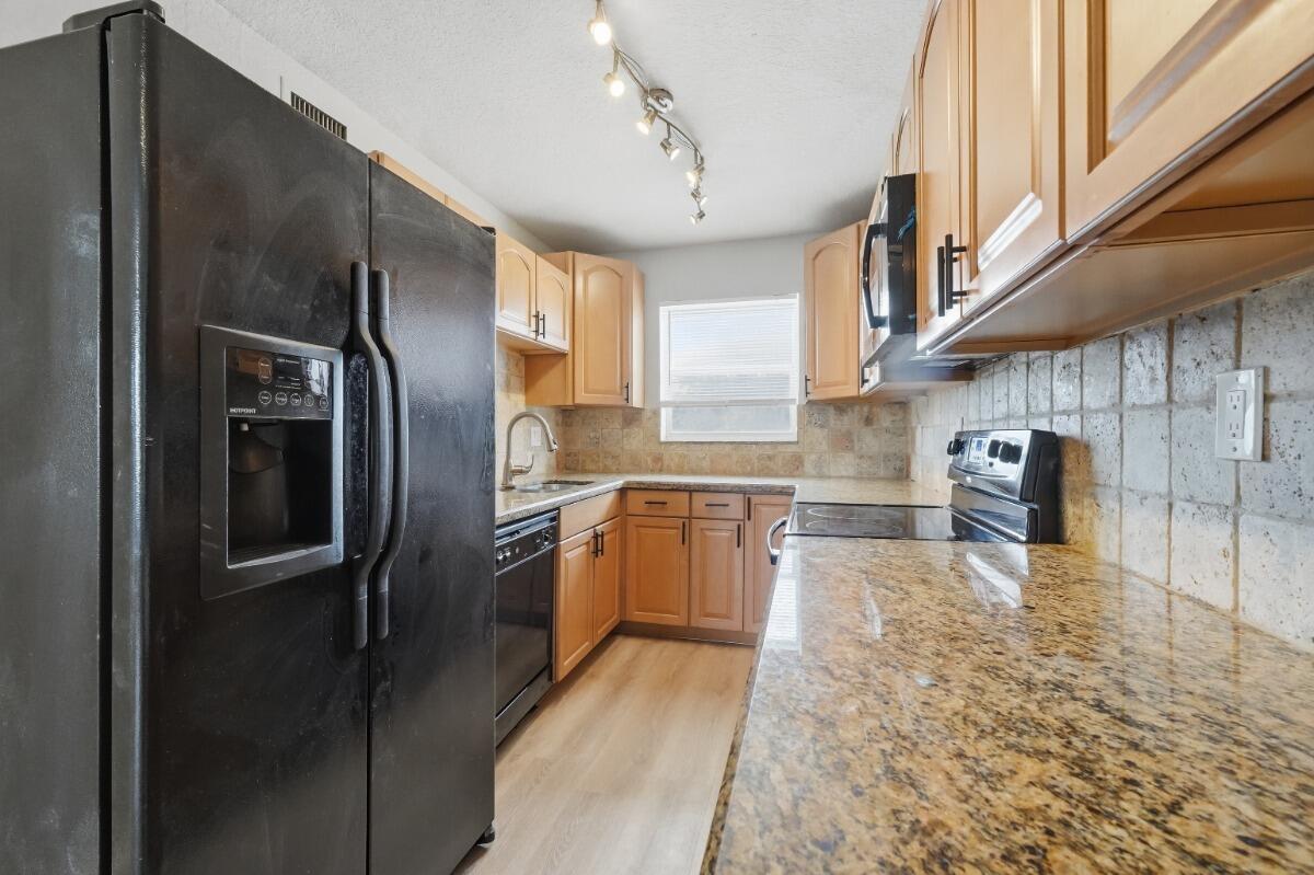 II DELWOOD WEST CONDO - Residential Lease