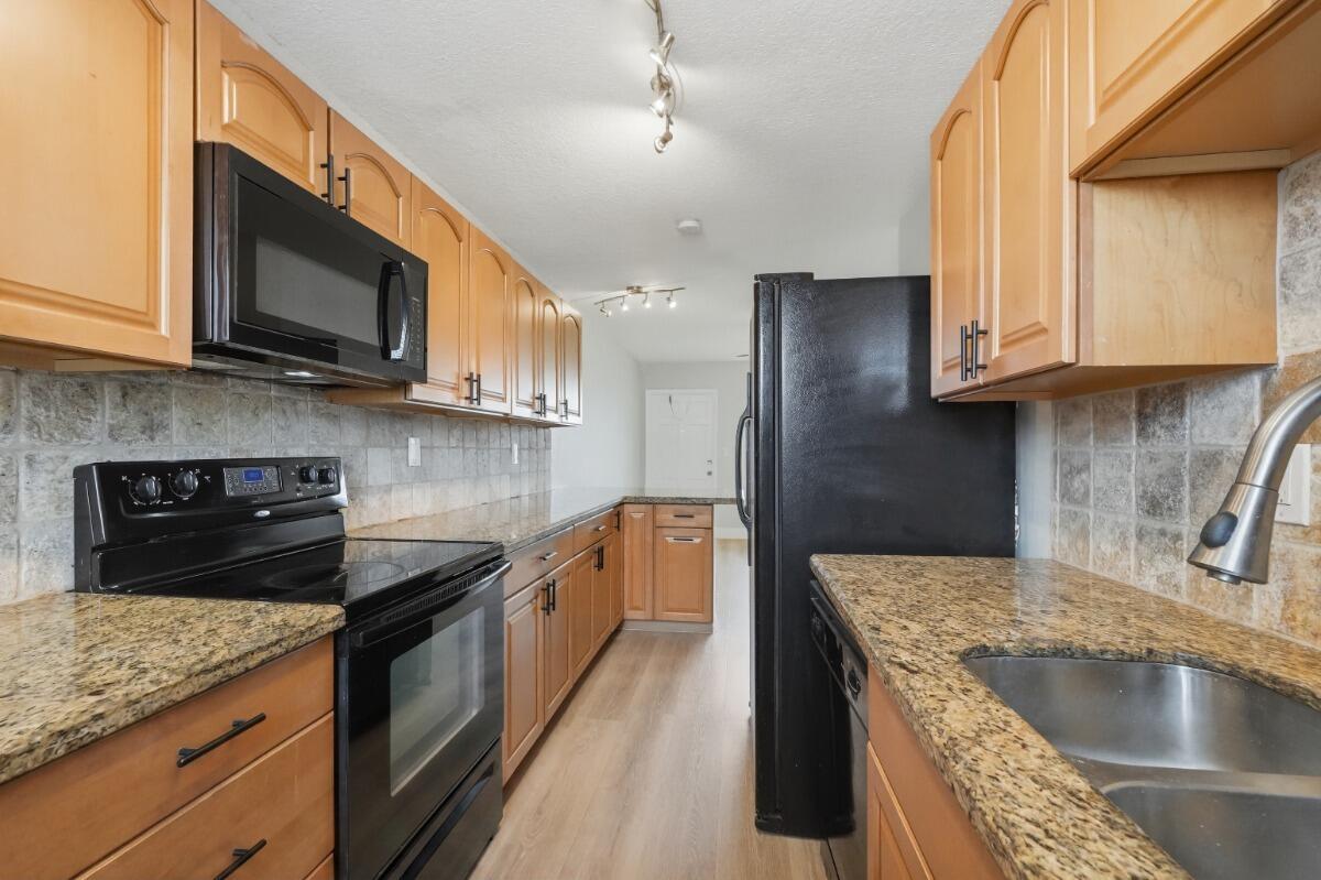 II DELWOOD WEST CONDO - Residential Lease