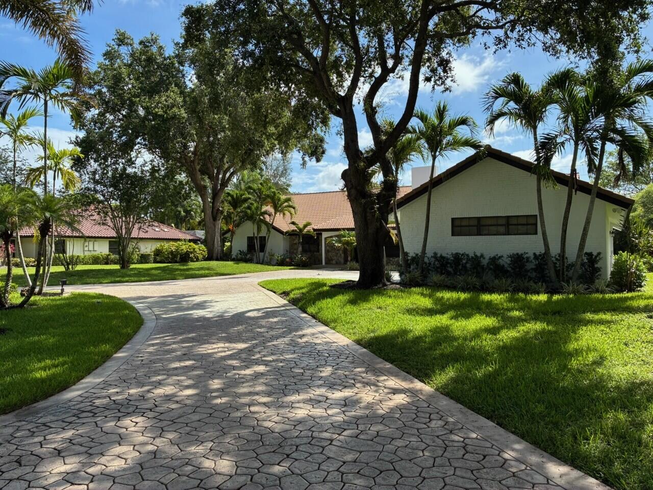 PARKLAND LAKES - Residential
