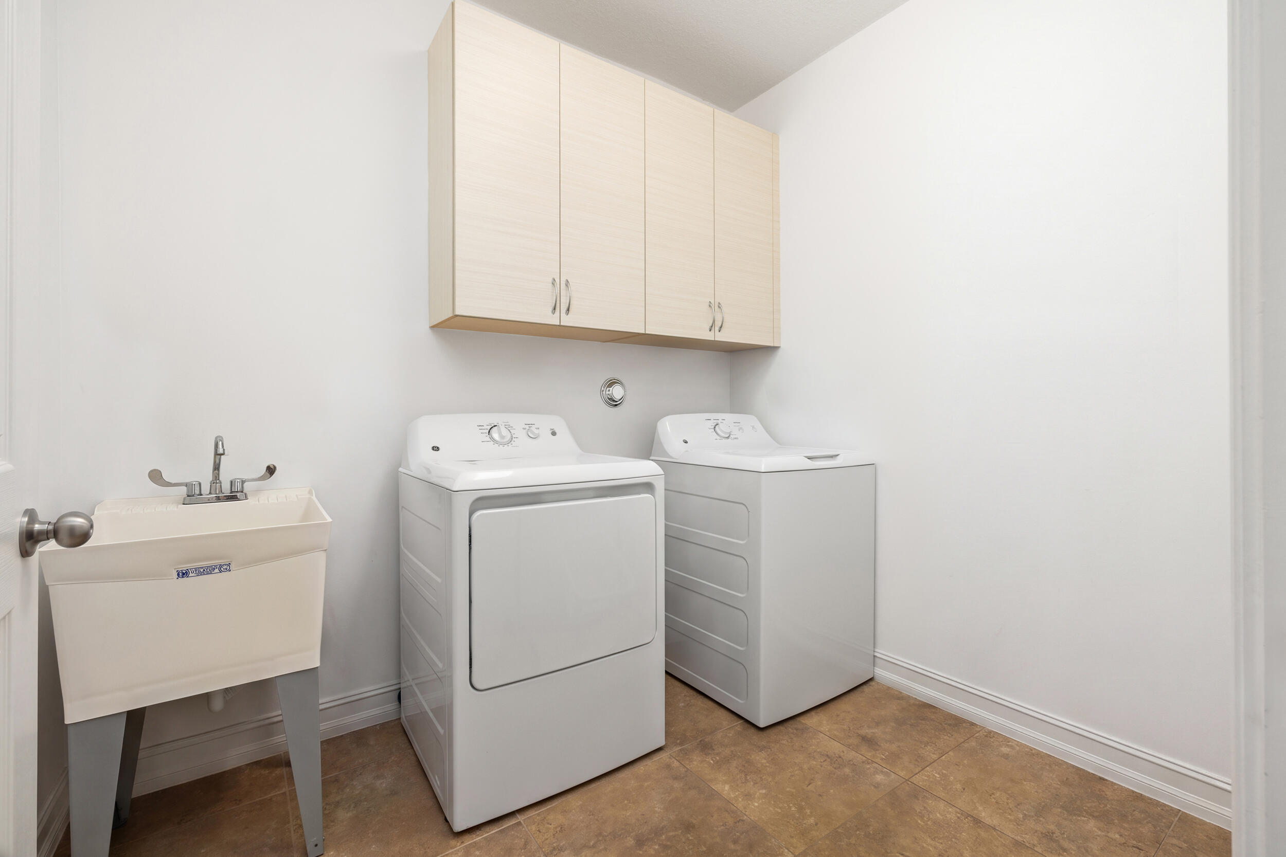 HAMPTON COVE - Residential Lease
