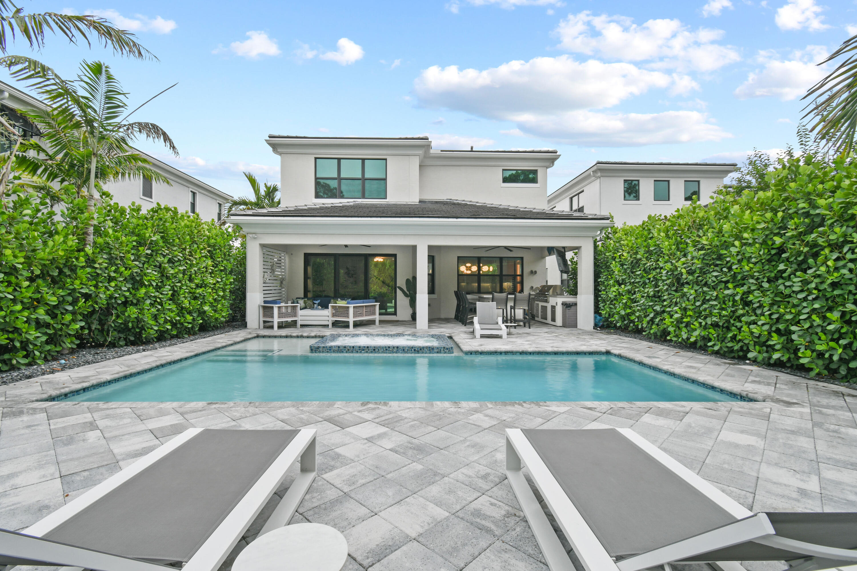 ARTISTRY - Residential